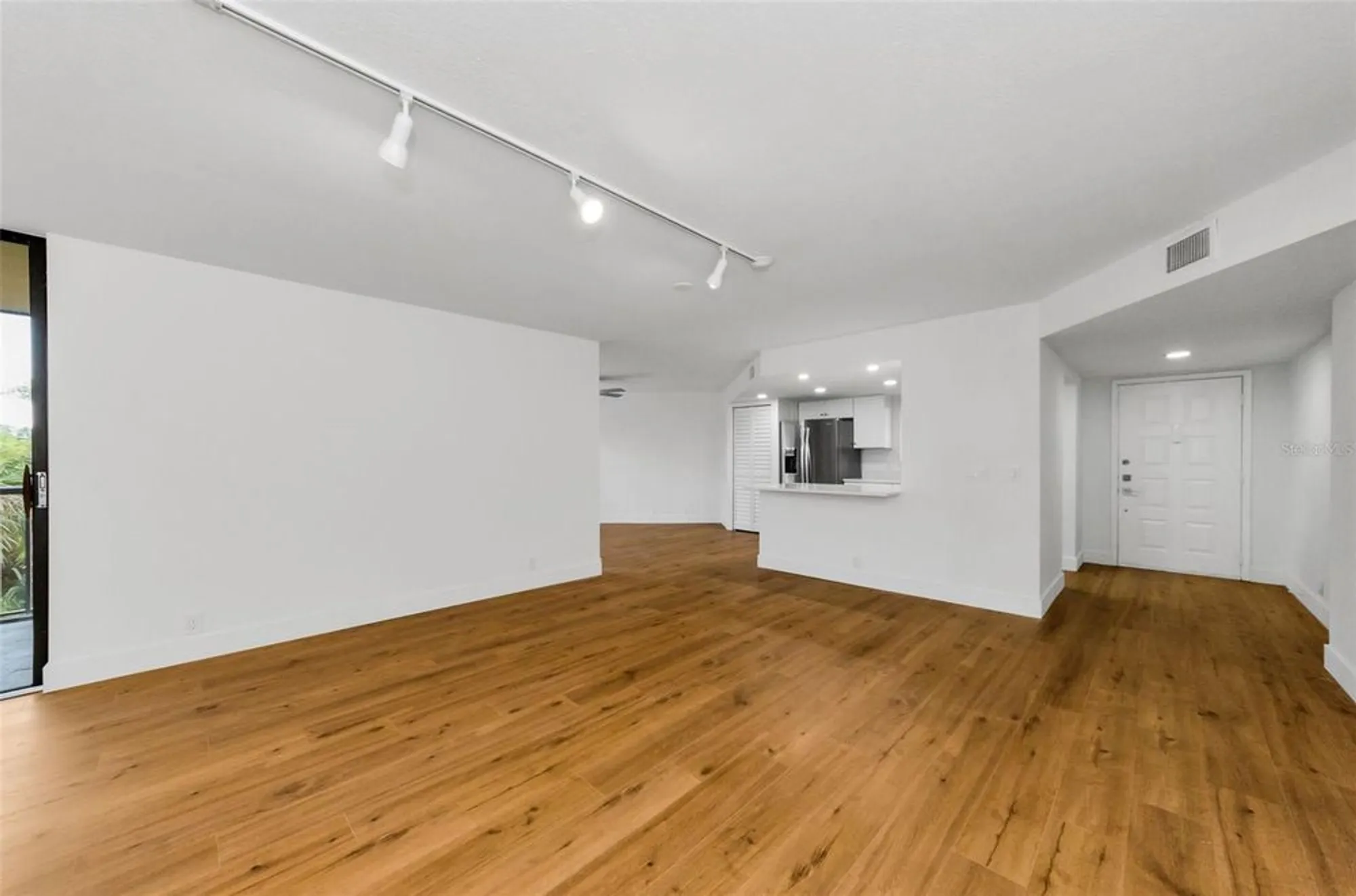 Property Slideshow image 20 of 47 | 3062 eastland blvd unit 308, Clearwater, FL, 33761