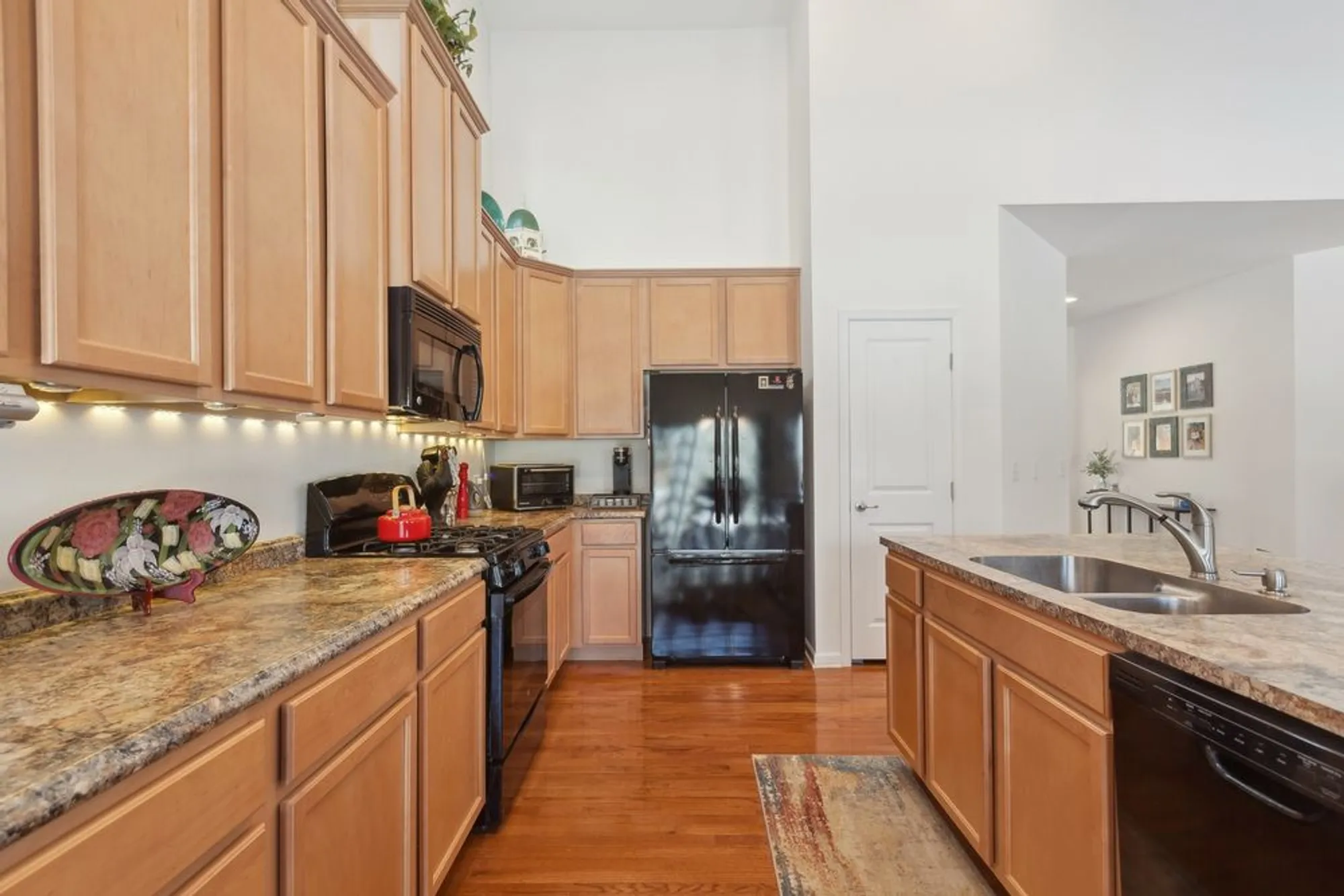 Property Slideshow image 7 of 18 | 1616 colchester ln, Aurora, IL, 60505