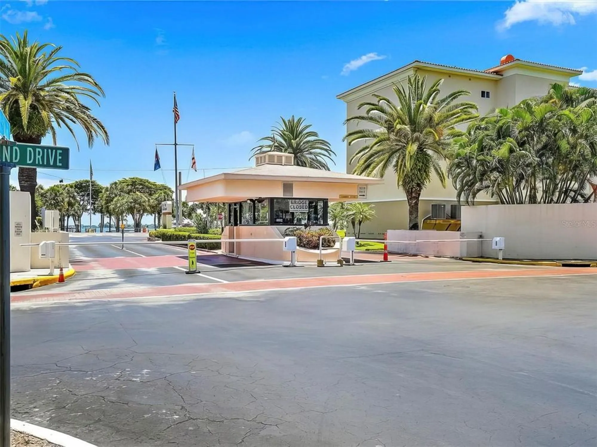 Property Slideshow image 4 of 36 | 7600 sun island dr 107, South Pasadena, FL, 33707