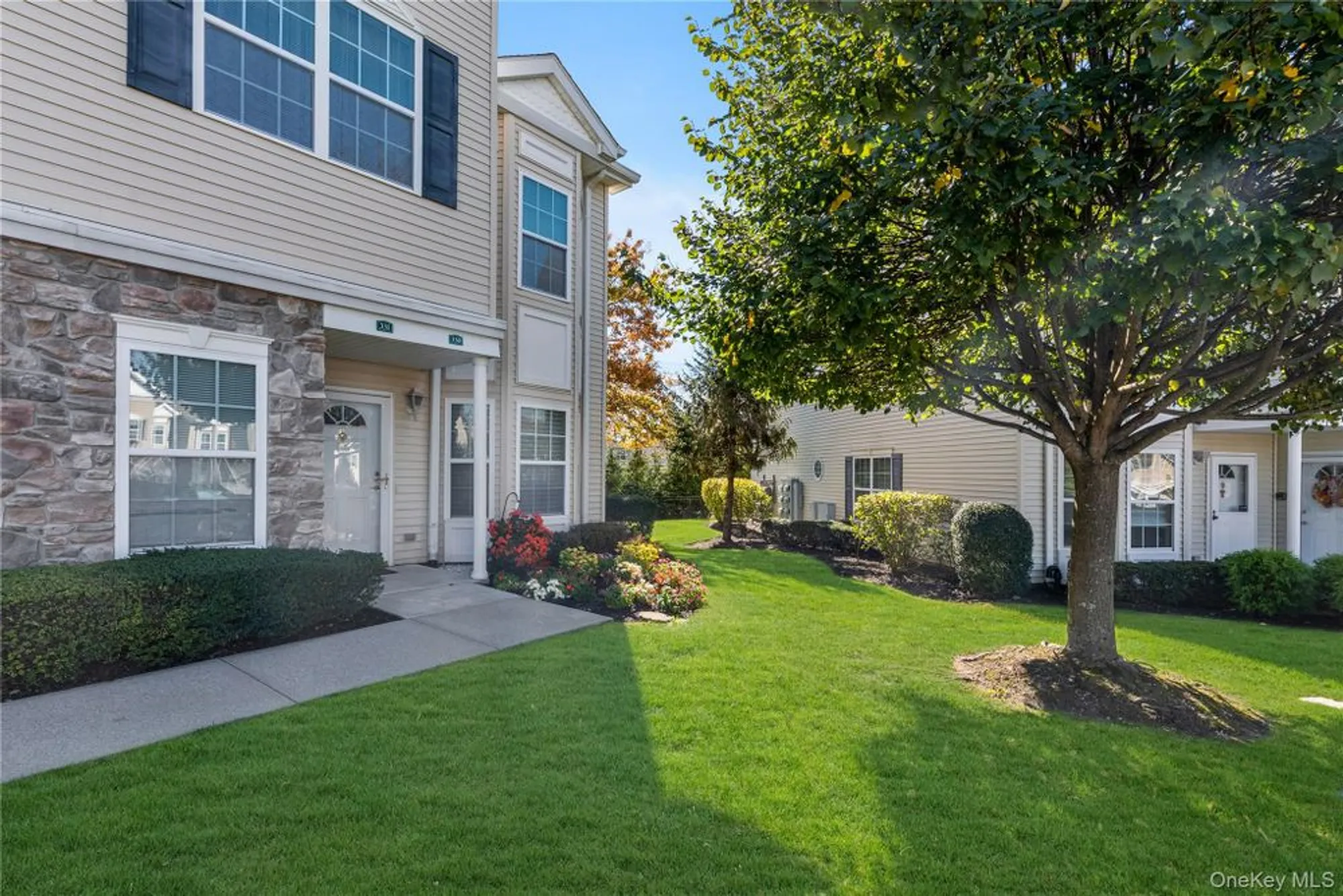 Property Slideshow image 2 of 27 | 331 spring dr, East Meadow, NY, 11554