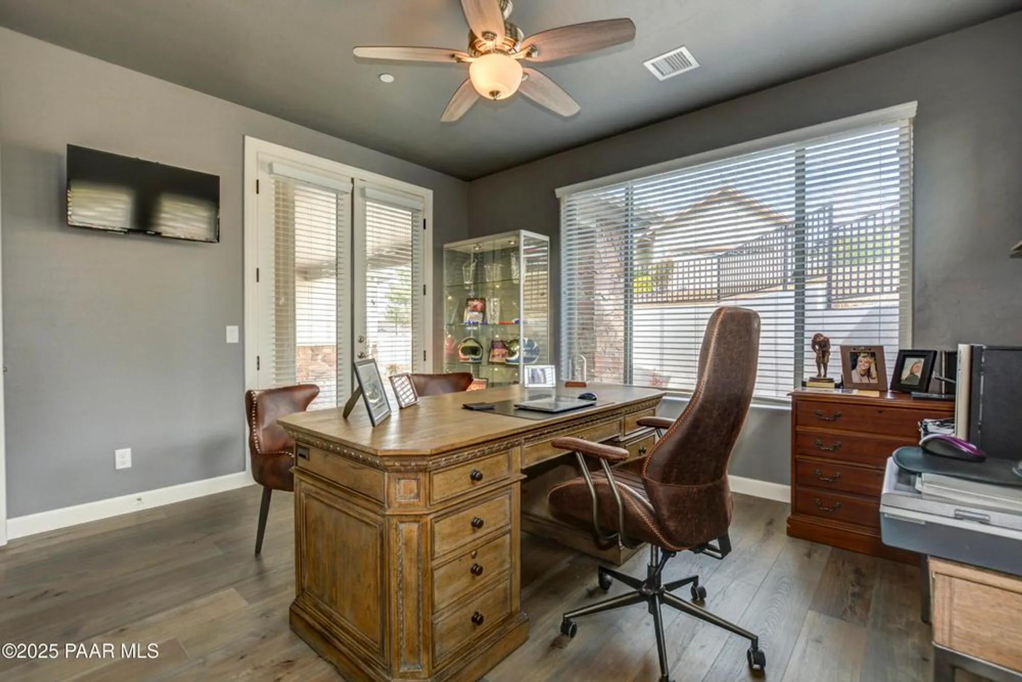 Property Slideshow image 17 of 26 | 212 e smoke tree ln, Prescott, AZ, 86301