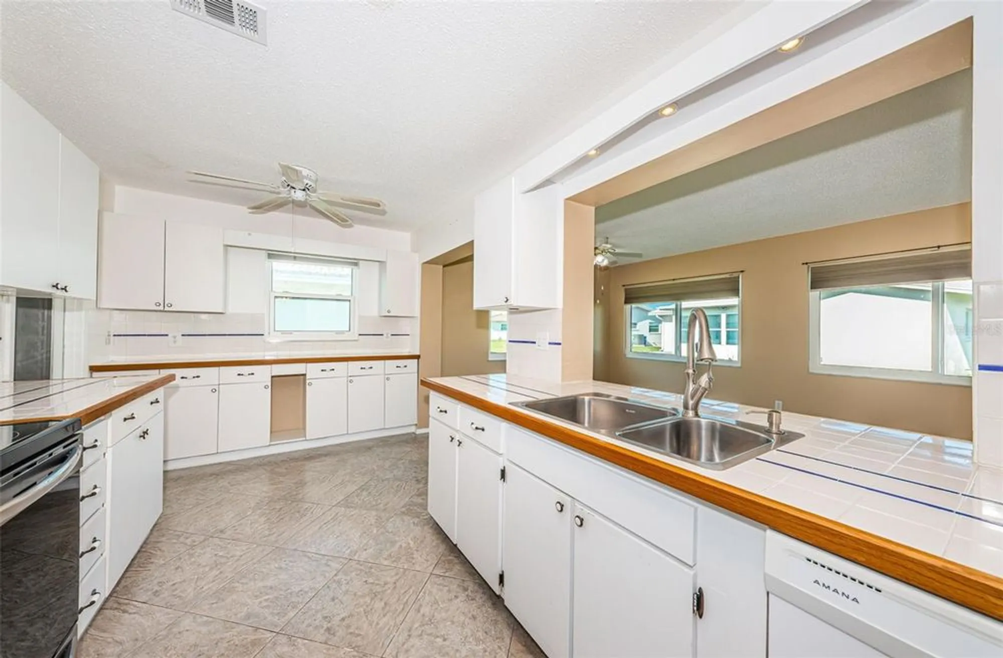 Property Slideshow image 13 of 62 | 3547 100th ter n, Pinellas Park, FL, 33782