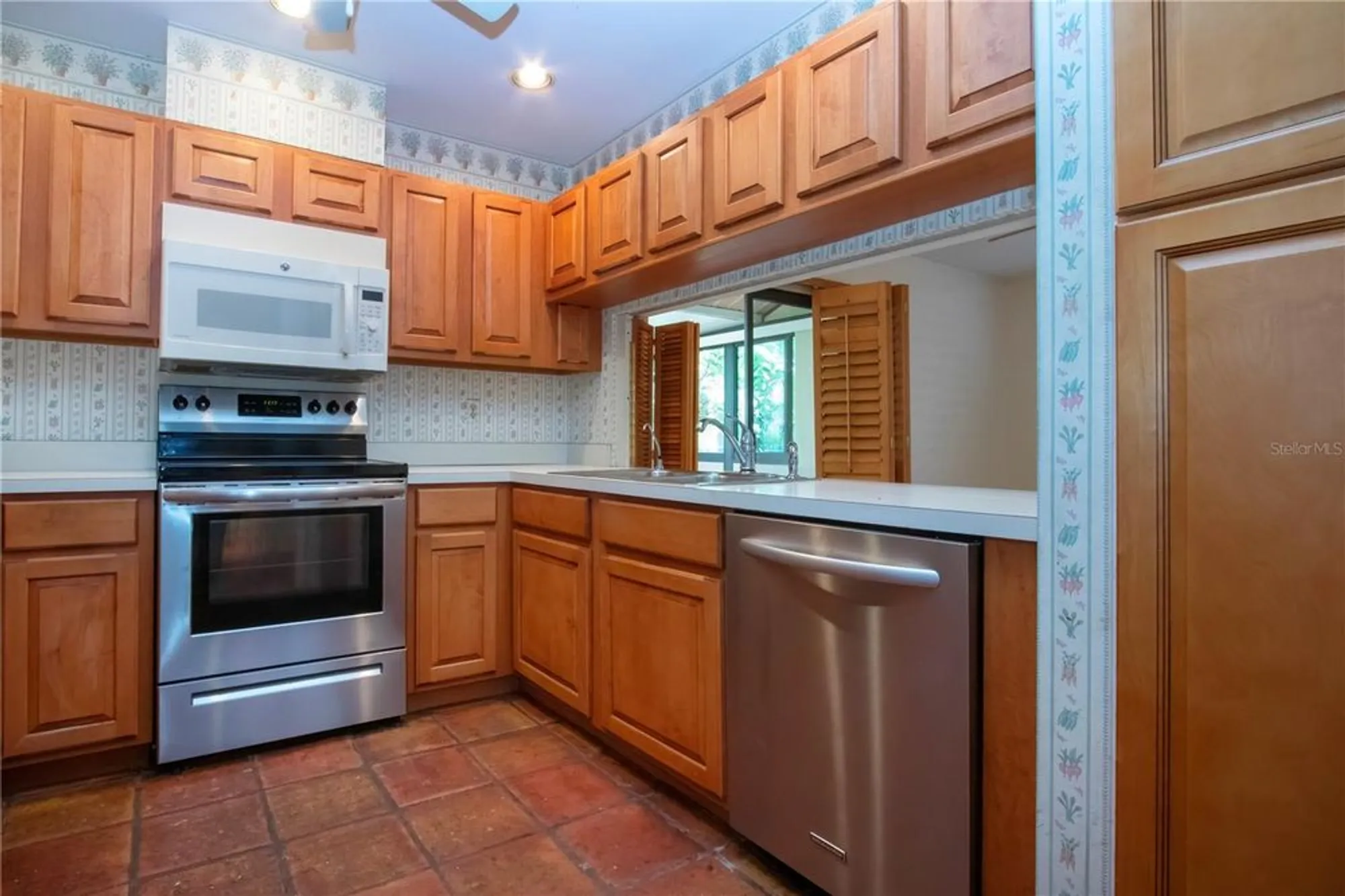 Property Slideshow image 21 of 48 | 4812 kestral park cir 20, Sarasota, FL, 34231