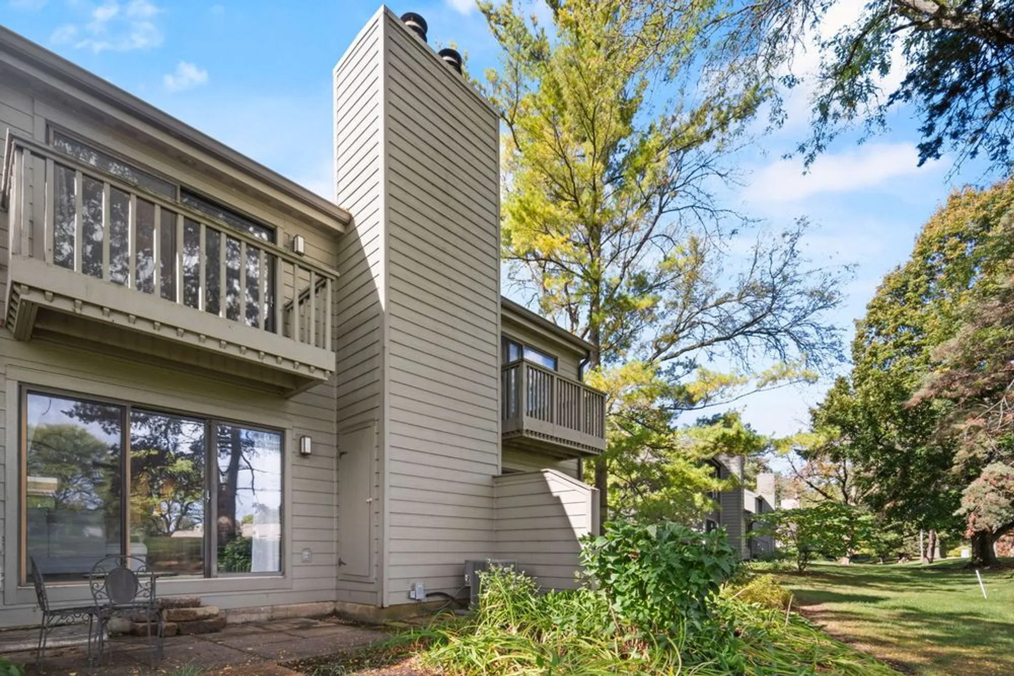 Property Slideshow image 25 of 31 | 429 valley view rd, Lake Barrington, IL, 60010