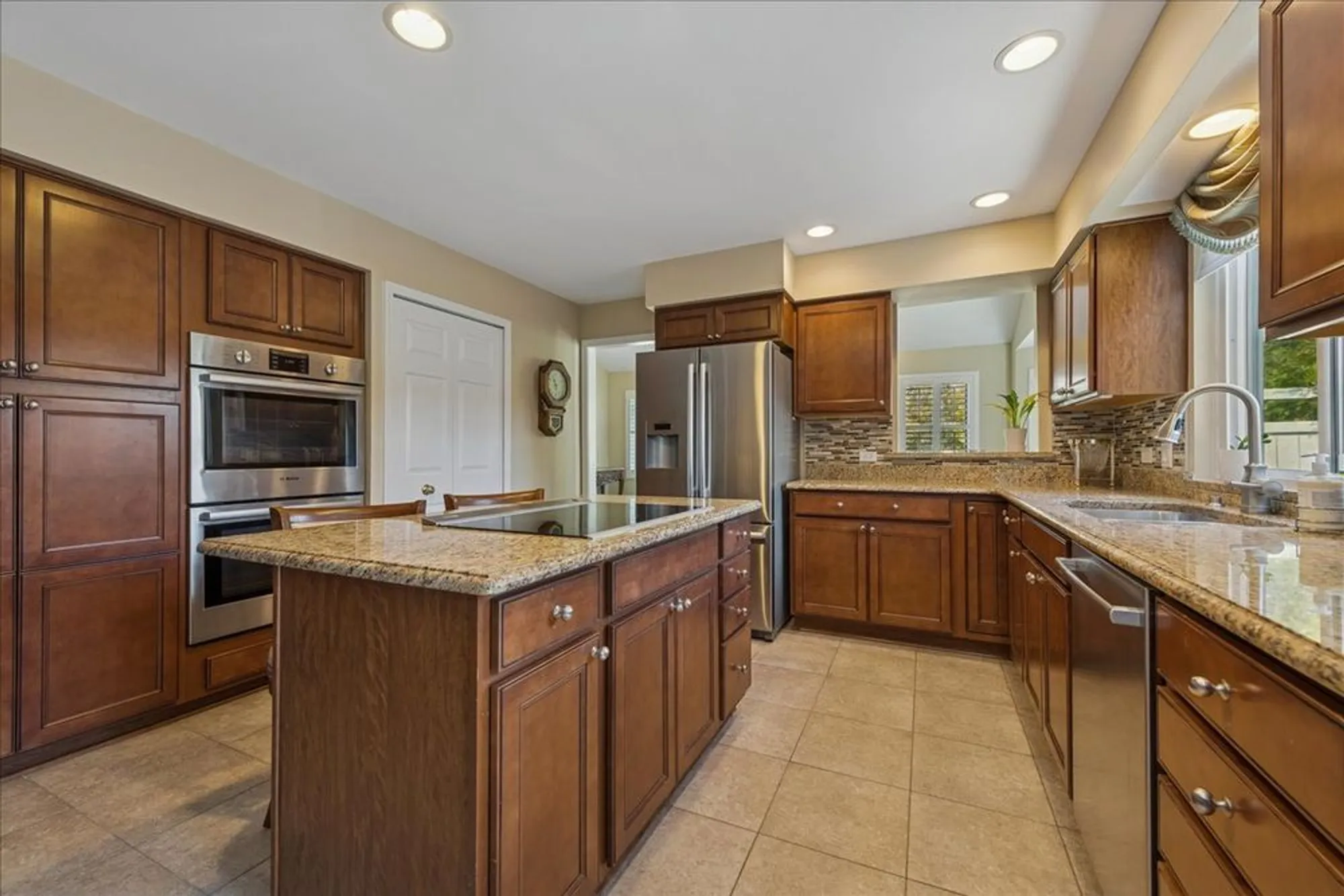 Property Slideshow image 15 of 55 | 868 longmeadow ct, Lake Barrington, IL, 60010