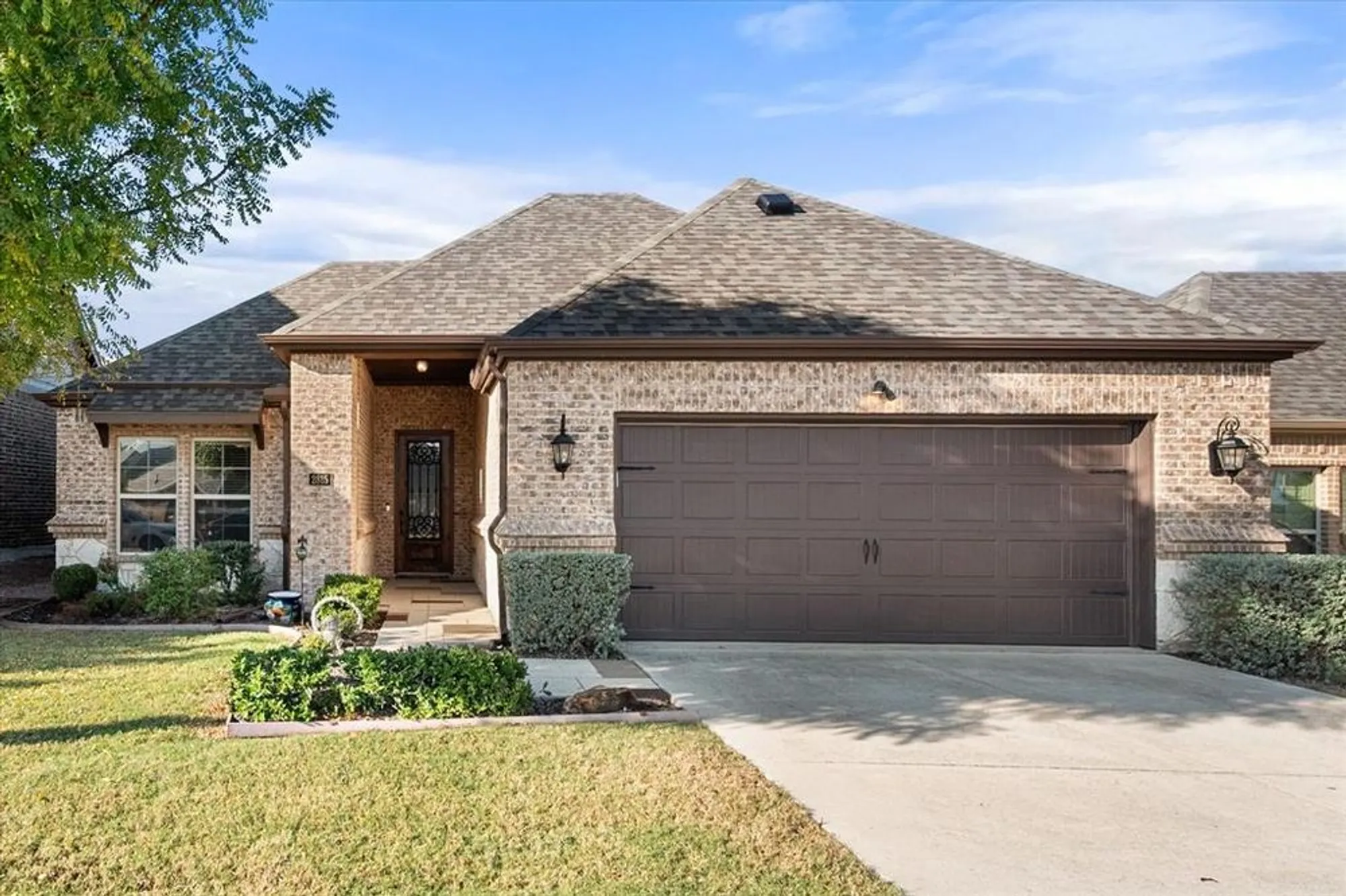 Property Slideshow image 2 of 39 | 2815 vista azul pl 2815, Mansfield, TX, 76063