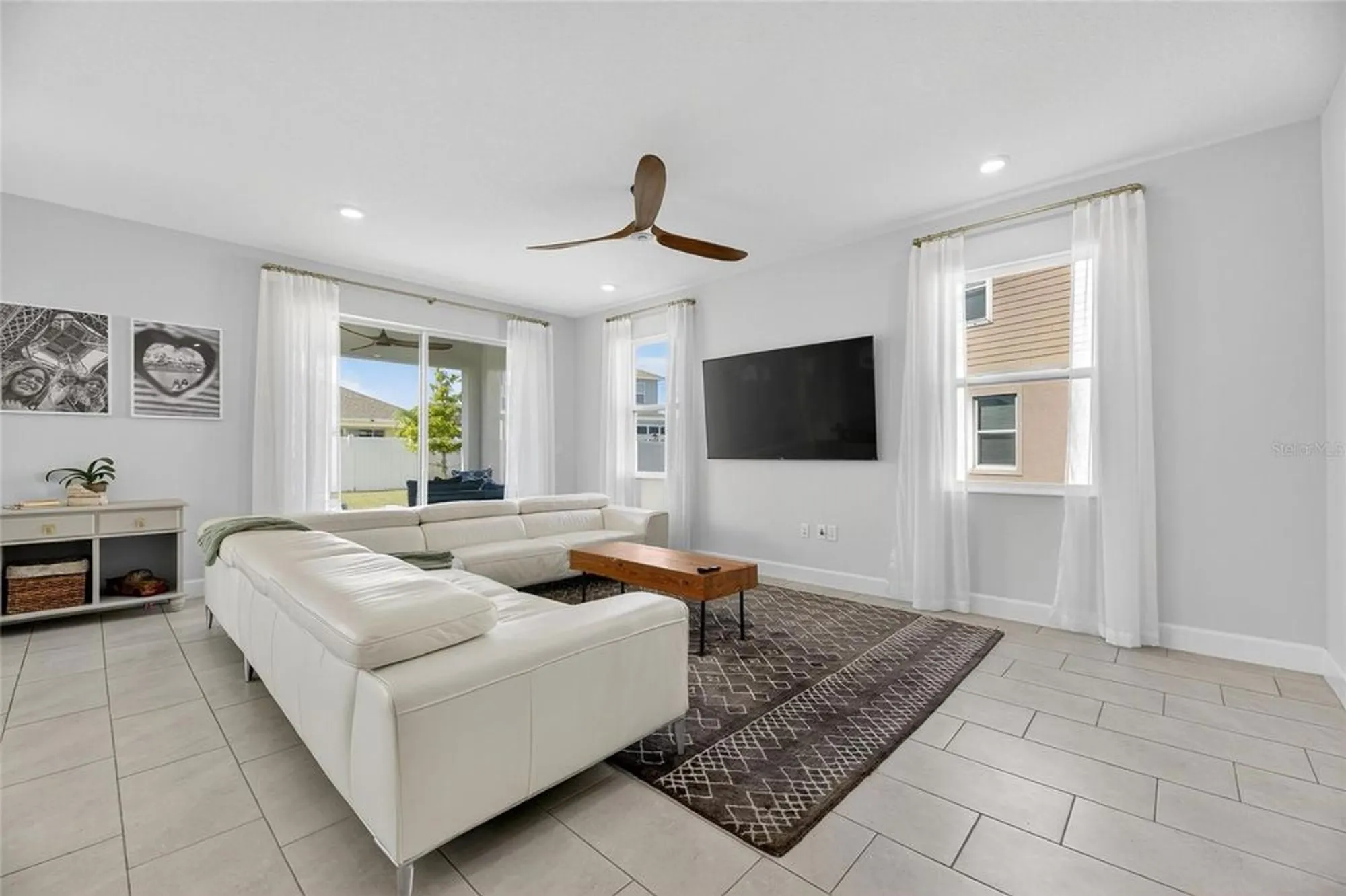 Property Slideshow image 16 of 91 | 324 blackrock ln, Apollo Beach, FL, 33572
