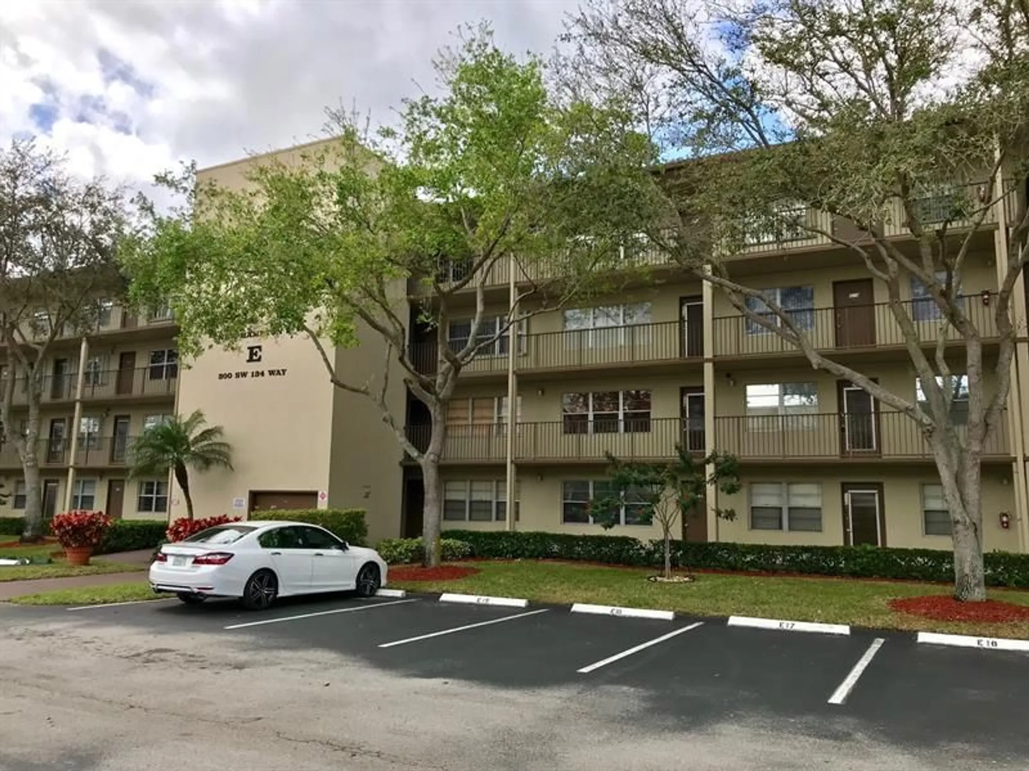 Property Slideshow image 17 of 19 | 300 sw 134th way e210, Pembroke Pines, FL, 33027