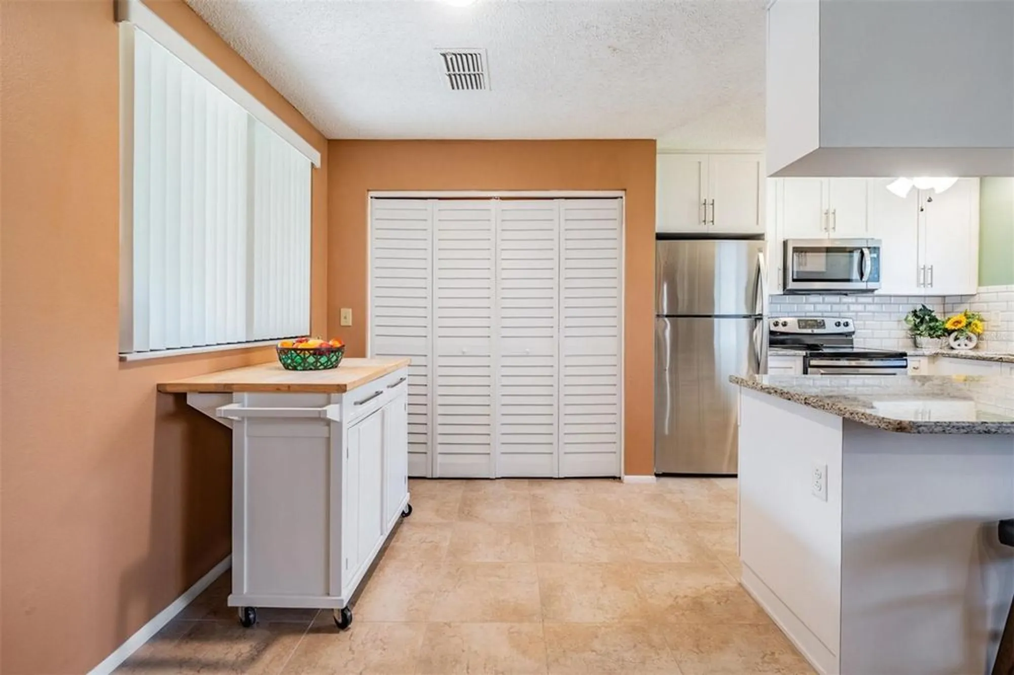 Property Slideshow image 21 of 38 | 2267 sequoia dr, Clearwater, FL, 33763