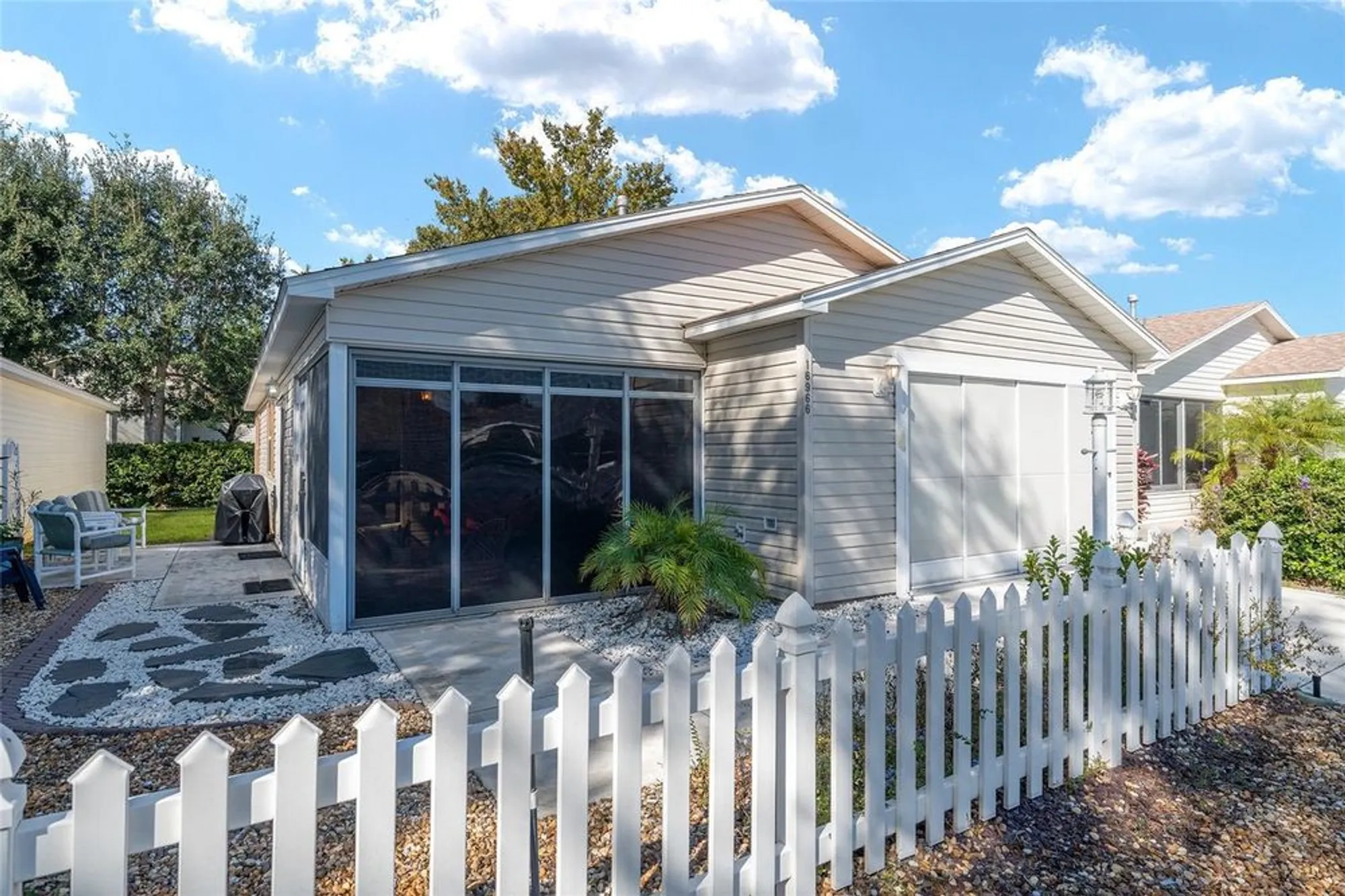 Property Slideshow image 7 of 34 | 16966 se 94th sunnybrook cir, The Villages, FL, 32162