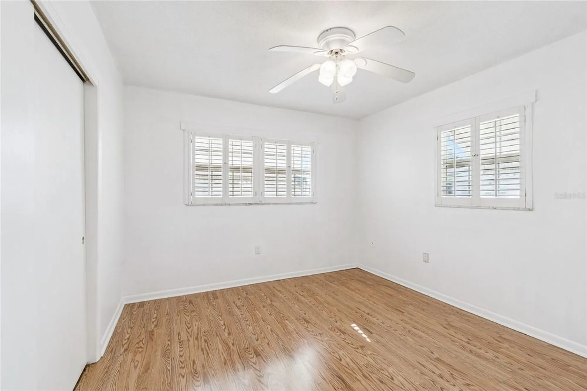 Property Slideshow image 13 of 28 | 5122 iris dr n # 12, Pinellas Park, FL, 33782