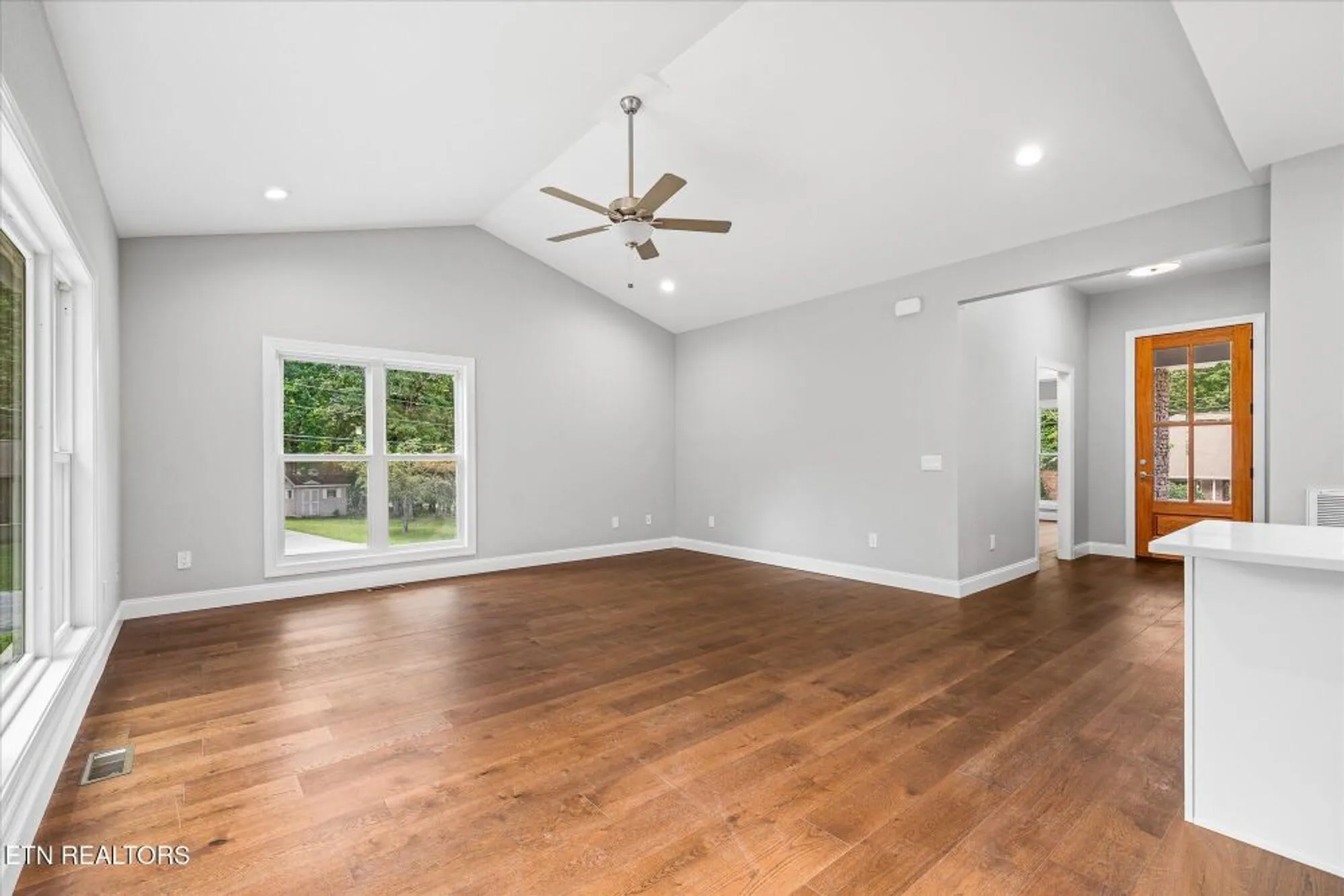 Property Slideshow image 5 of 43 | 145 lakeside dr, Crossville, TN, 38558