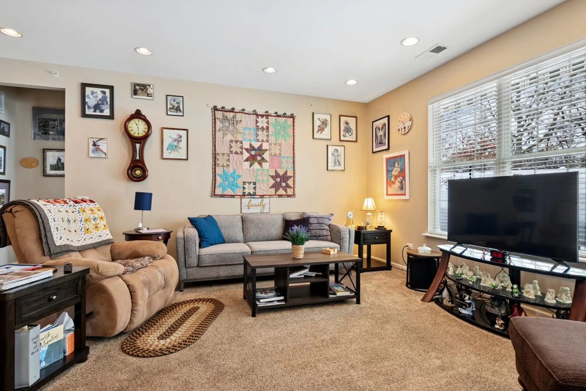 Property Slideshow image 18 of 21 | 12490 russet ln, Huntley, IL, 60142