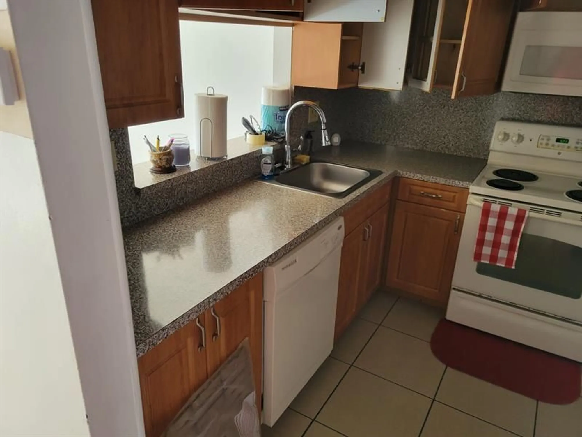 Property Slideshow image 9 of 14 | 1001 colony point cir 305, Pembroke Pines, FL, 33026