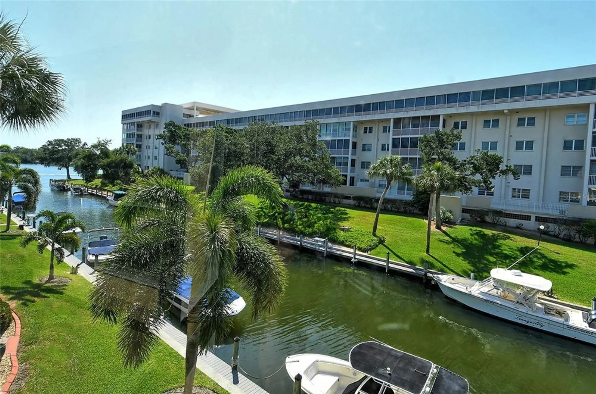 Property Slideshow image 19 of 90 | 1300 n portofino dr apt 305, Sarasota, FL, 34242