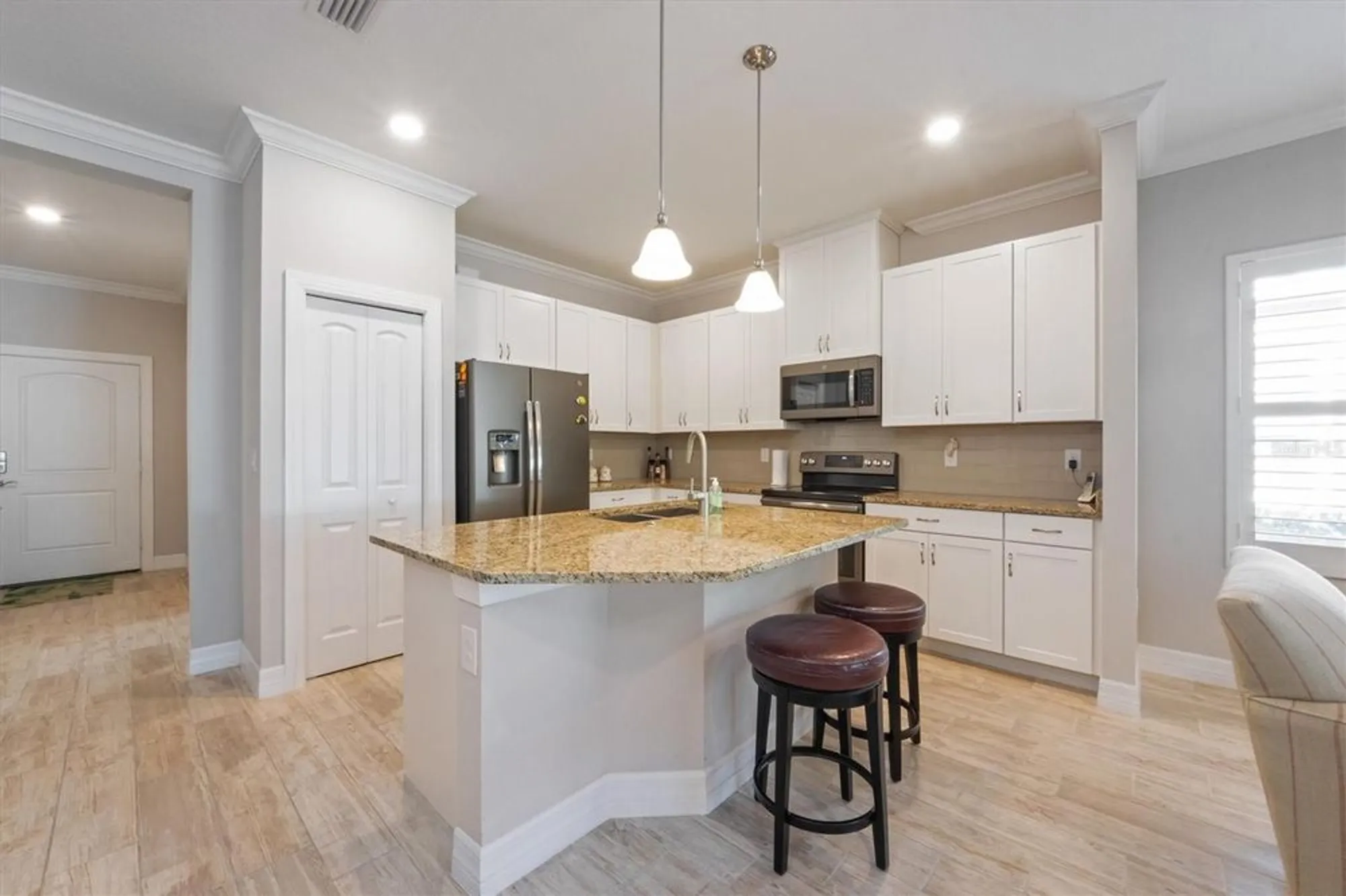 Property Slideshow image 14 of 37 | 7104 playa bella dr, Bradenton, FL, 34209