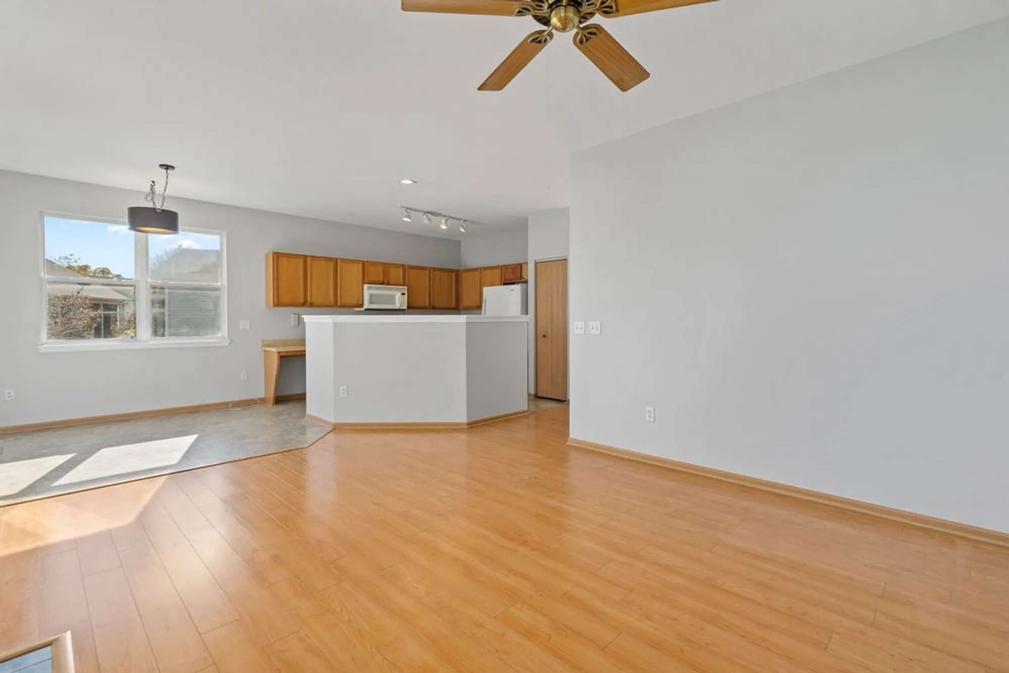 Property Slideshow image 20 of 34 | 721 s wellston ln, Romeoville, IL, 60446