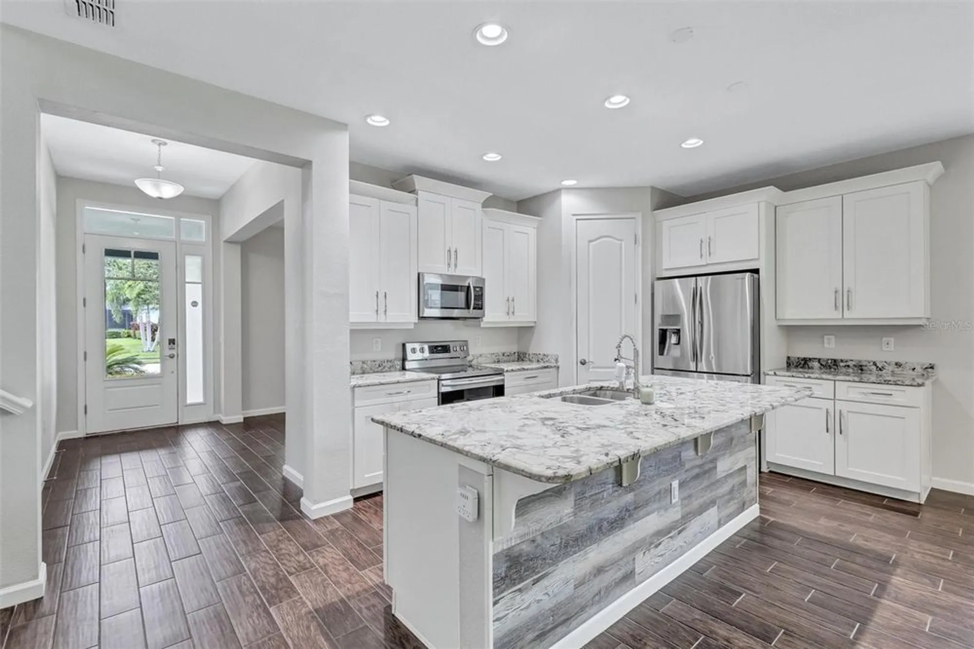 Property Slideshow image 7 of 55 | 5221 horizon cv, Bradenton, FL, 34211