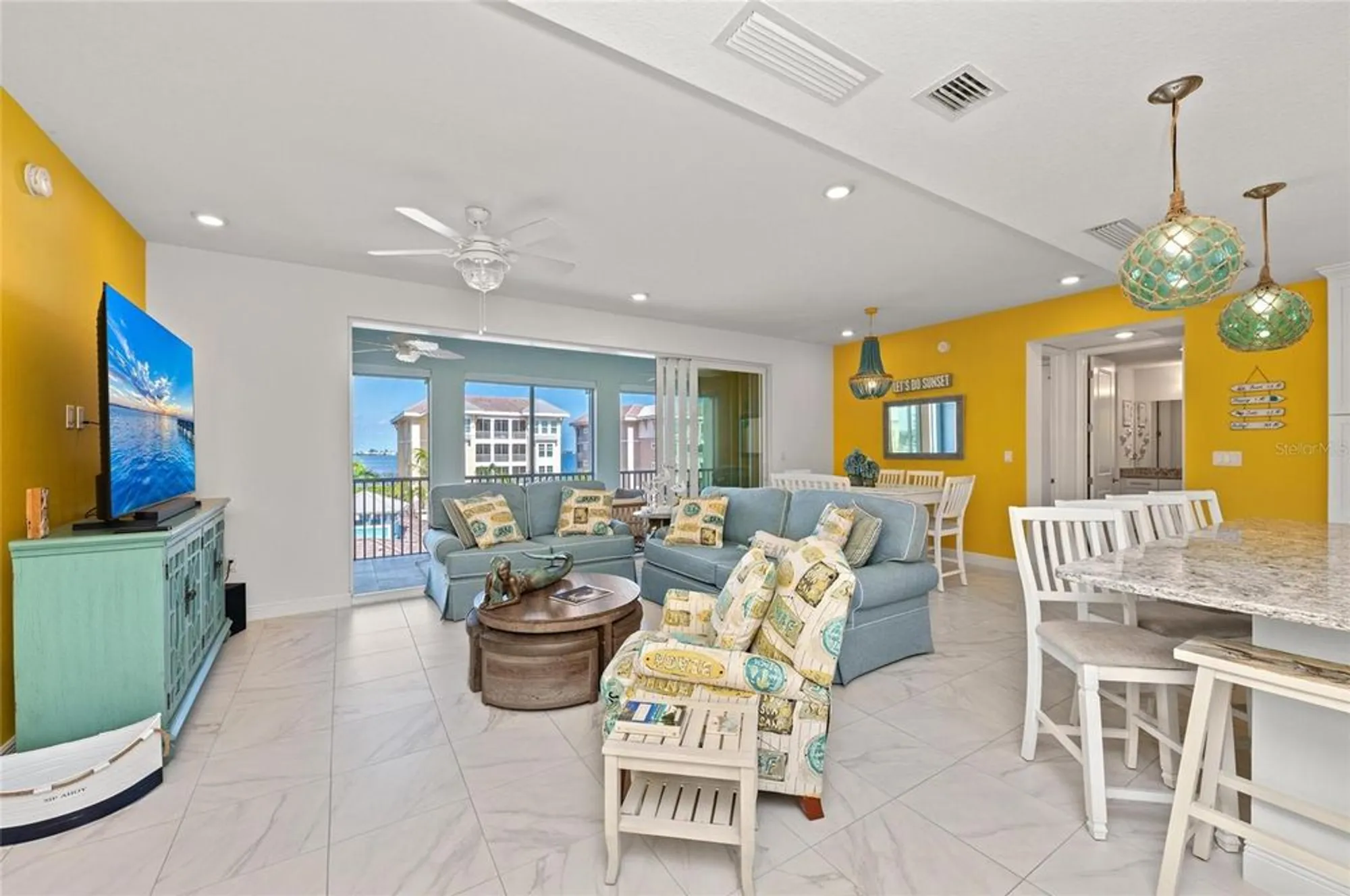 Property Slideshow image 14 of 100 | 387 aruba cir 301, Bradenton, FL, 34209