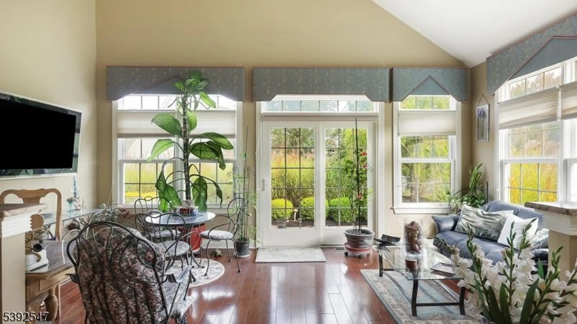 Property Slideshow image 14 of 38 | 13 bray ct, Somerset, NJ, 08873