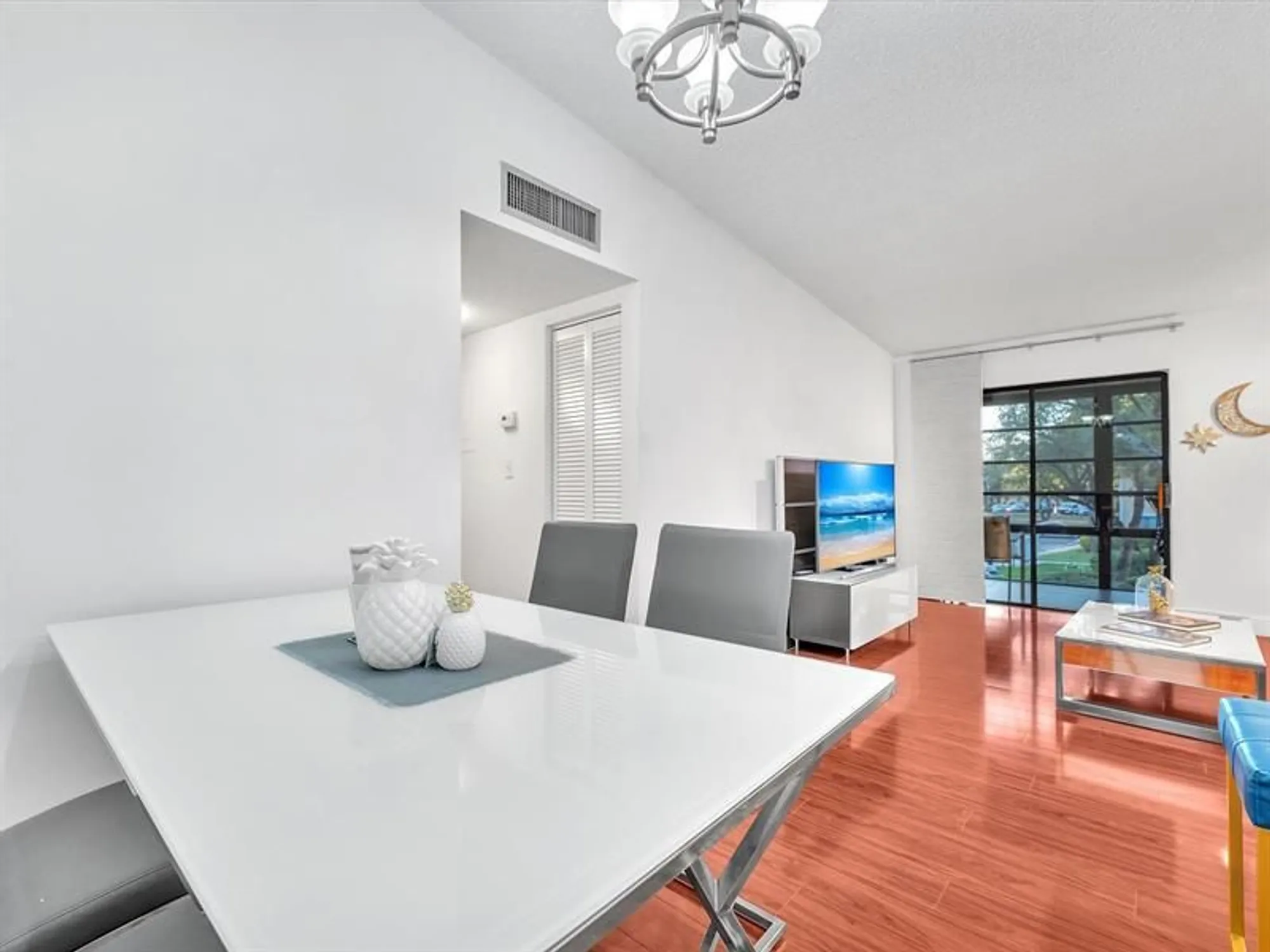 Property Slideshow image 11 of 39 | 7164 ashmont cir 204, Tamarac, FL, 33321