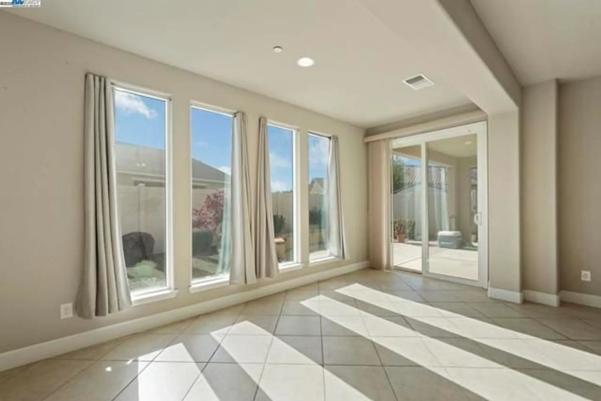 Property Slideshow image 25 of 54 | 2961 clear point way, Manteca, CA, 95336