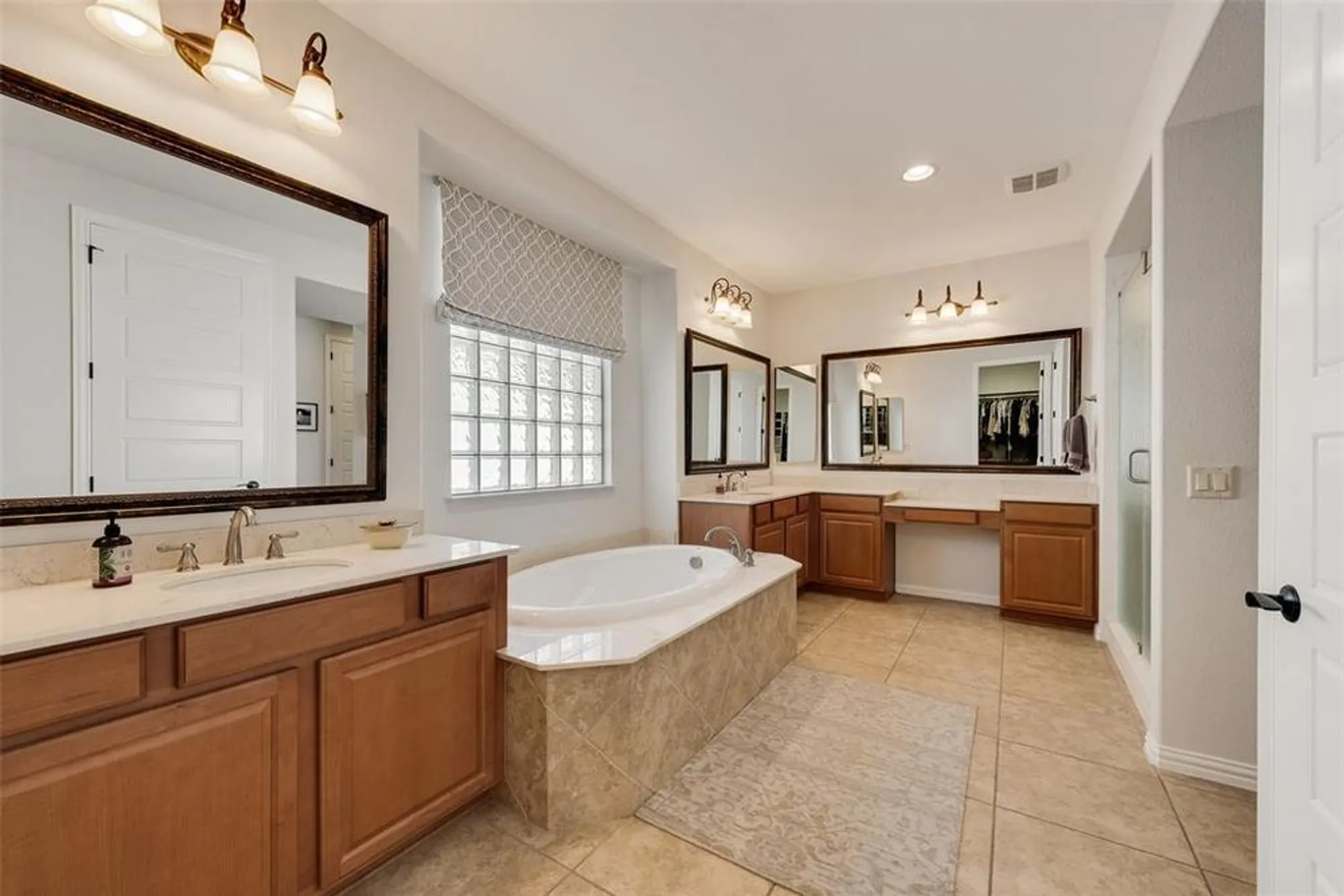 Property Slideshow image 17 of 32 | 11532 southerland dr, Denton, TX, 76207