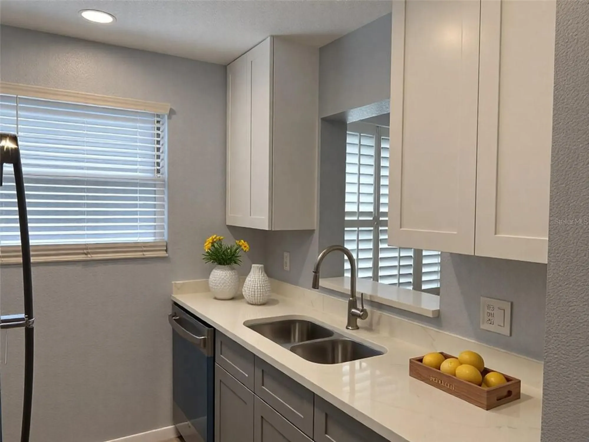 Property Slideshow image 8 of 20 | 5521 80th st n unit 306, Saint Petersburg, FL, 33709