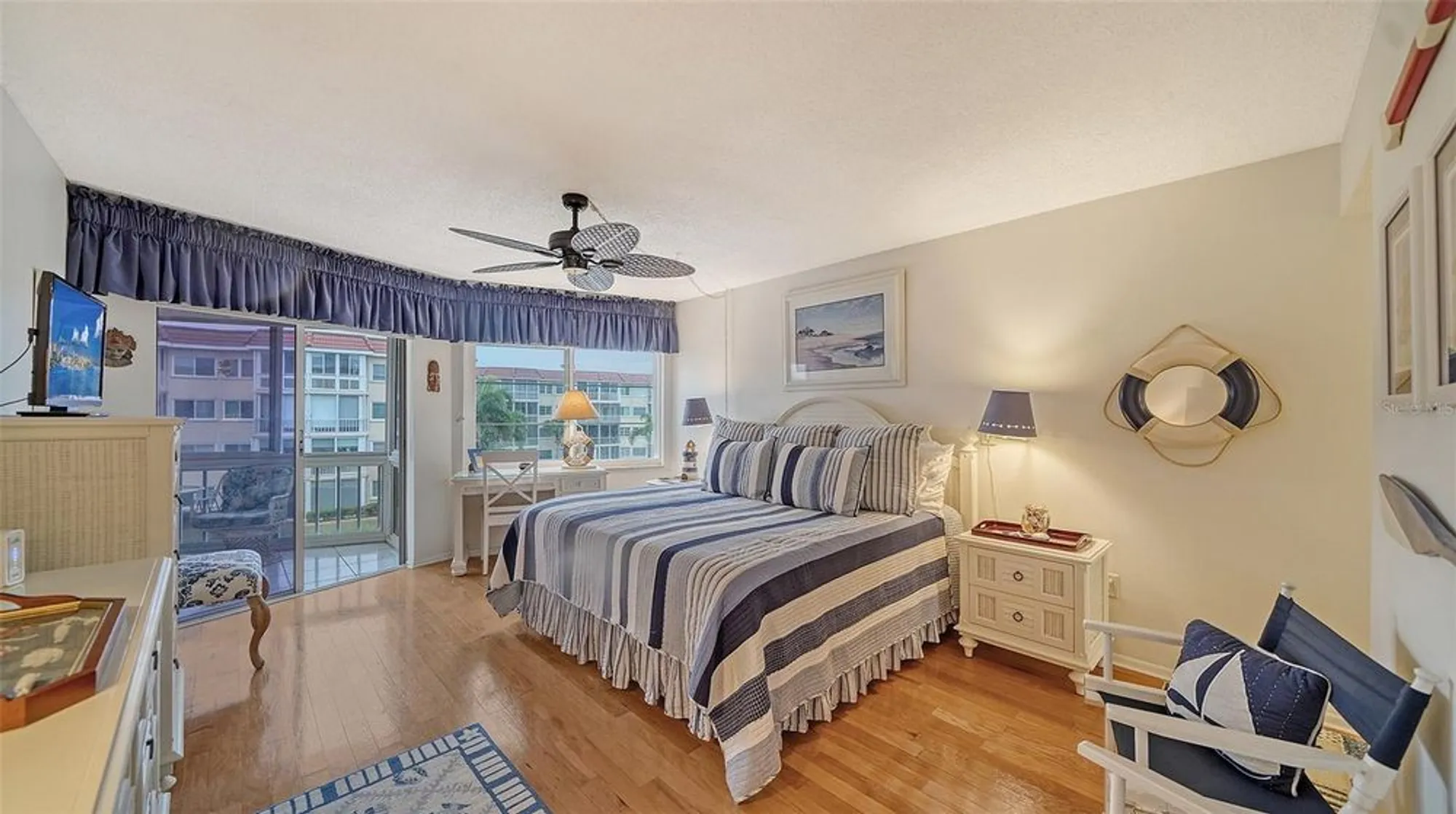 Property Slideshow image 25 of 77 | 1250 n portofino dr # 305mar, Sarasota, FL, 34242