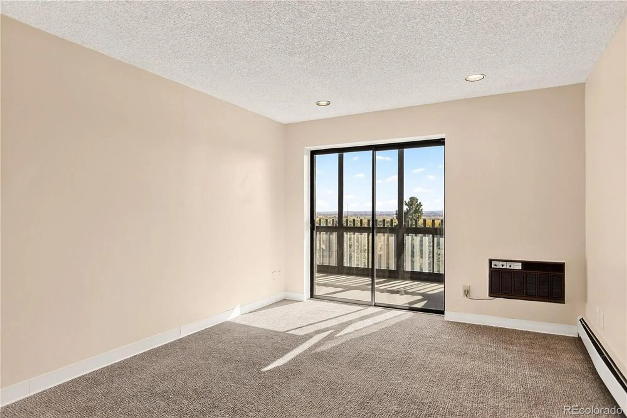 Property Slideshow image 10 of 26 | 13631 e marina dr 608, Aurora, CO, 80014