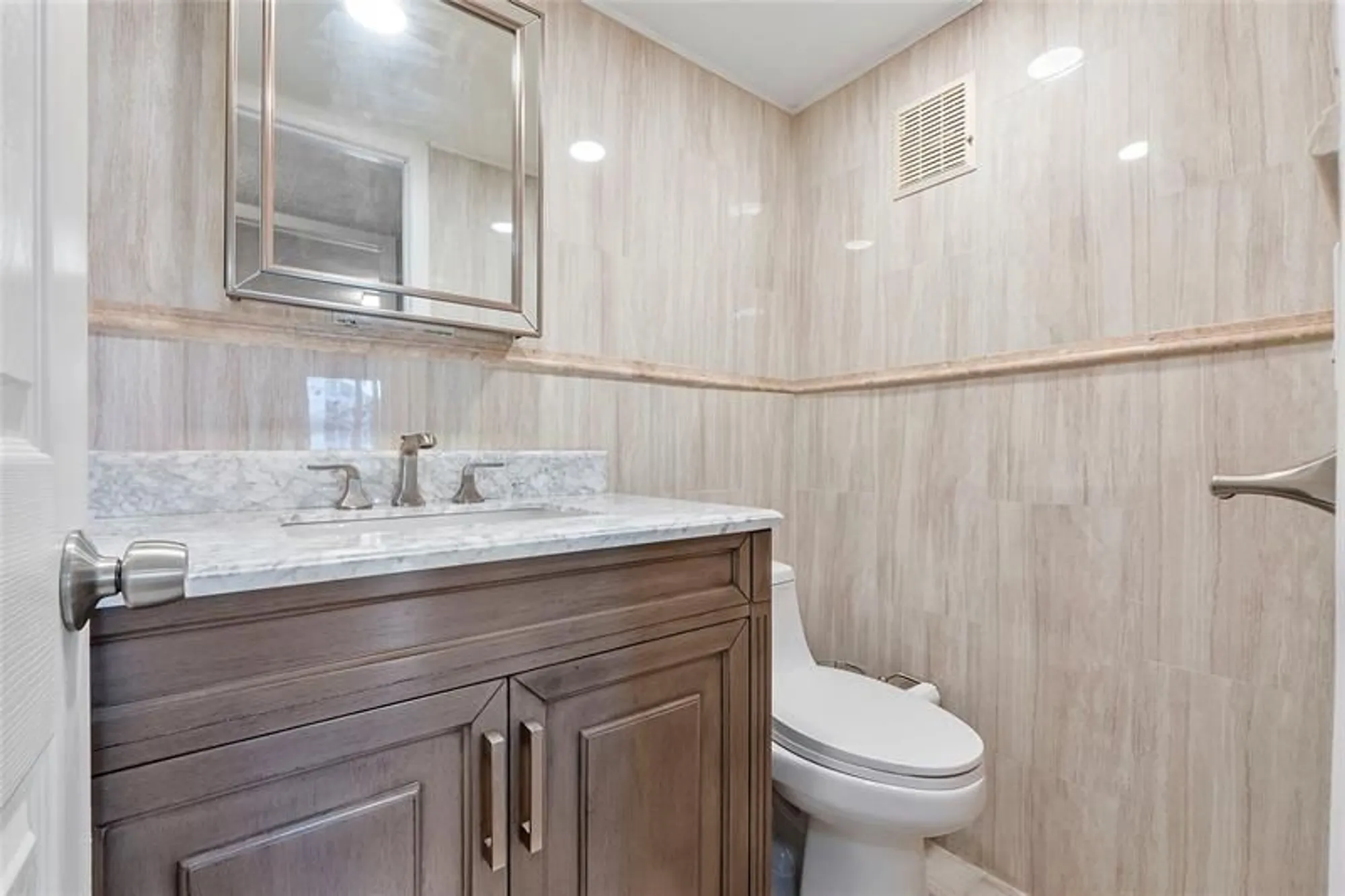 Property Slideshow image 7 of 14 | 1052 harwood e # 1052, Deerfield Beach, FL, 33442