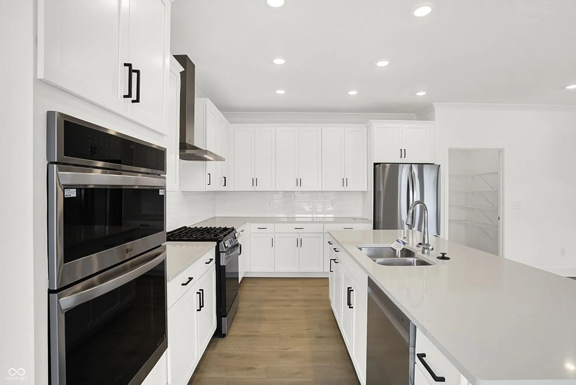 Property Slideshow image 15 of 46 | 5062 foxley park ln, Avon, IN, 46123