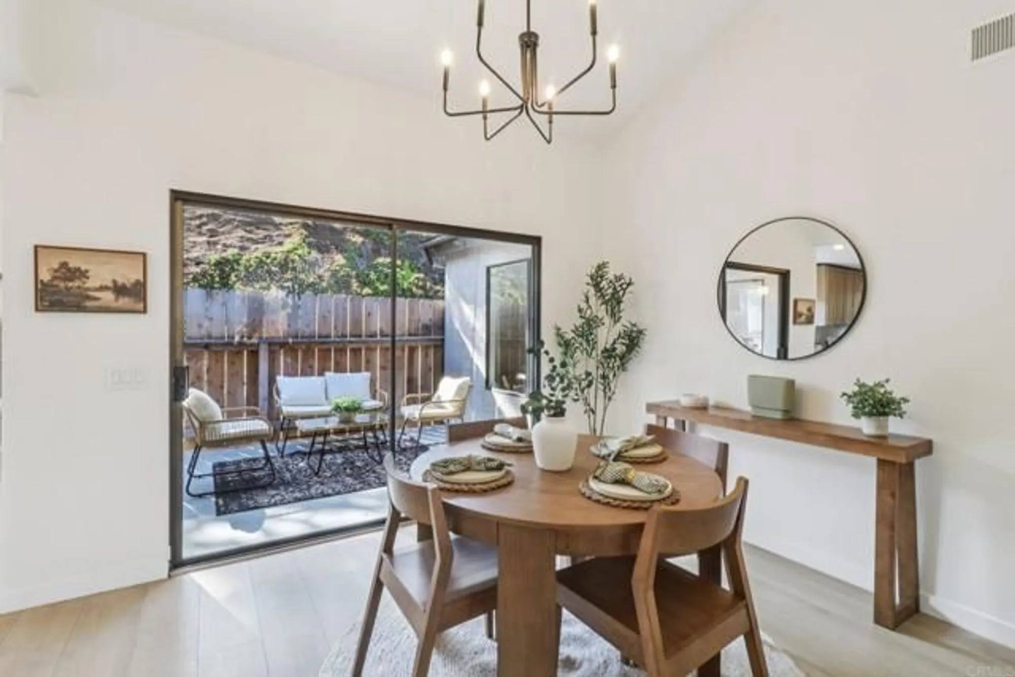 Property Slideshow image 6 of 36 | 737 nob cir, Vista, CA, 92084