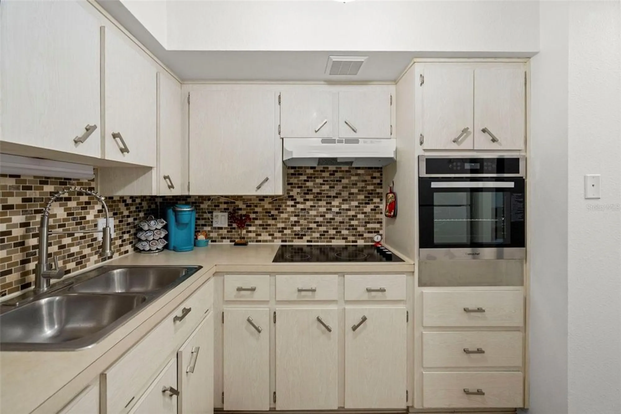 Property Slideshow image 9 of 41 | 2331 finlandia ln apt 53, Clearwater, FL, 33763