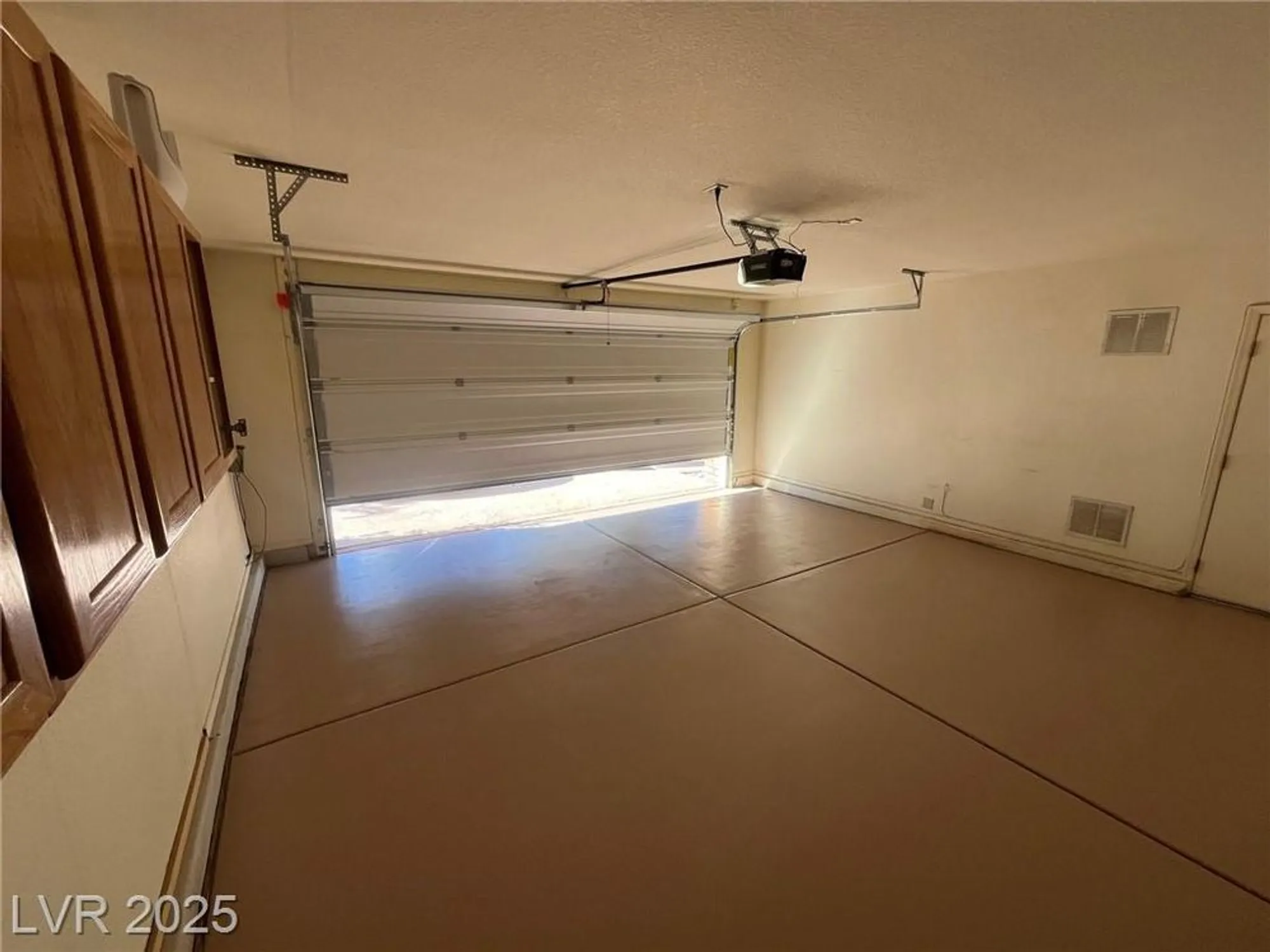 Property Slideshow image 25 of 39 | 2836 bluff point dr, Las Vegas, NV, 89134