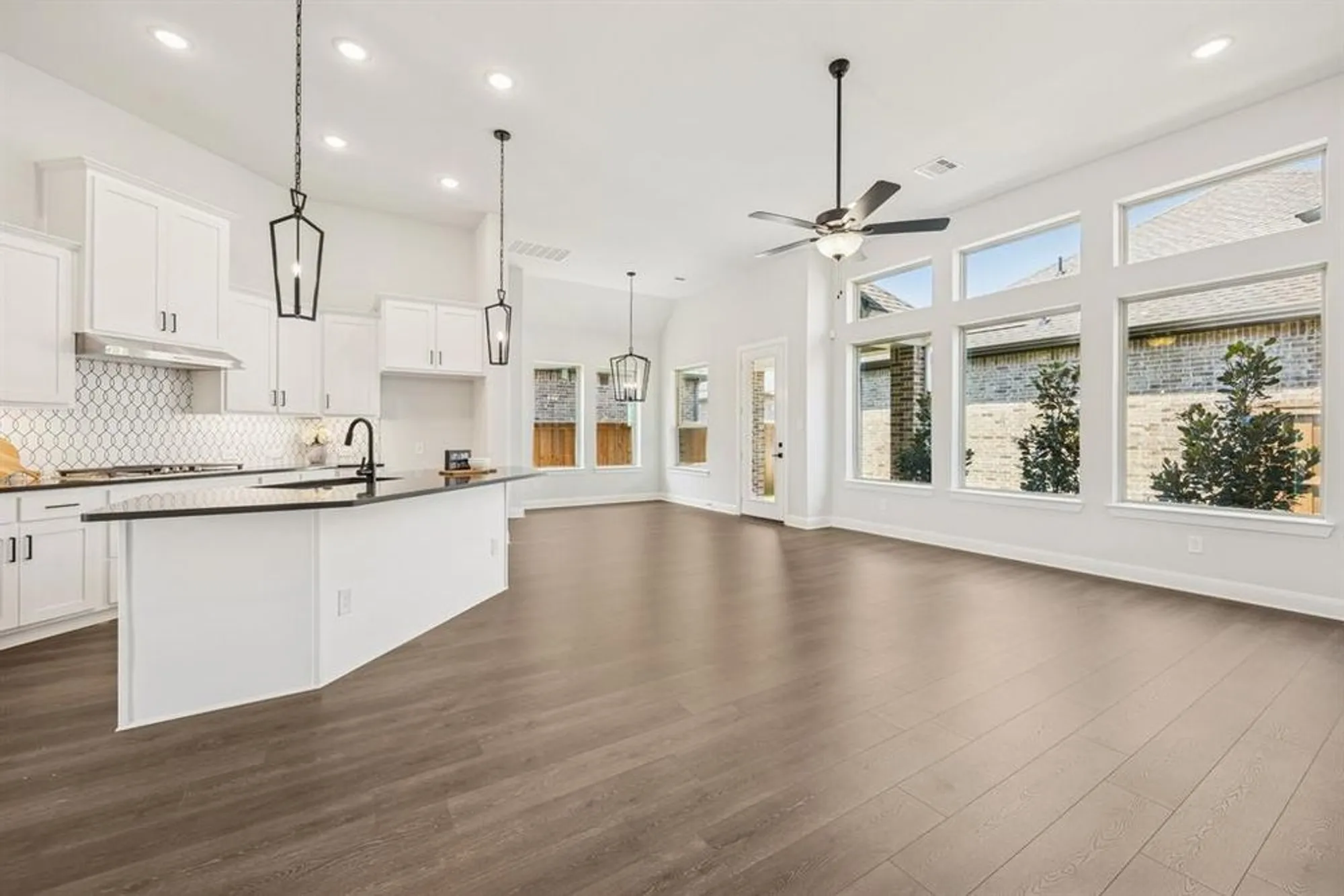 Property Slideshow image 24 of 30 | 2065 spotted fawn dr, Arlington, TX, 76005