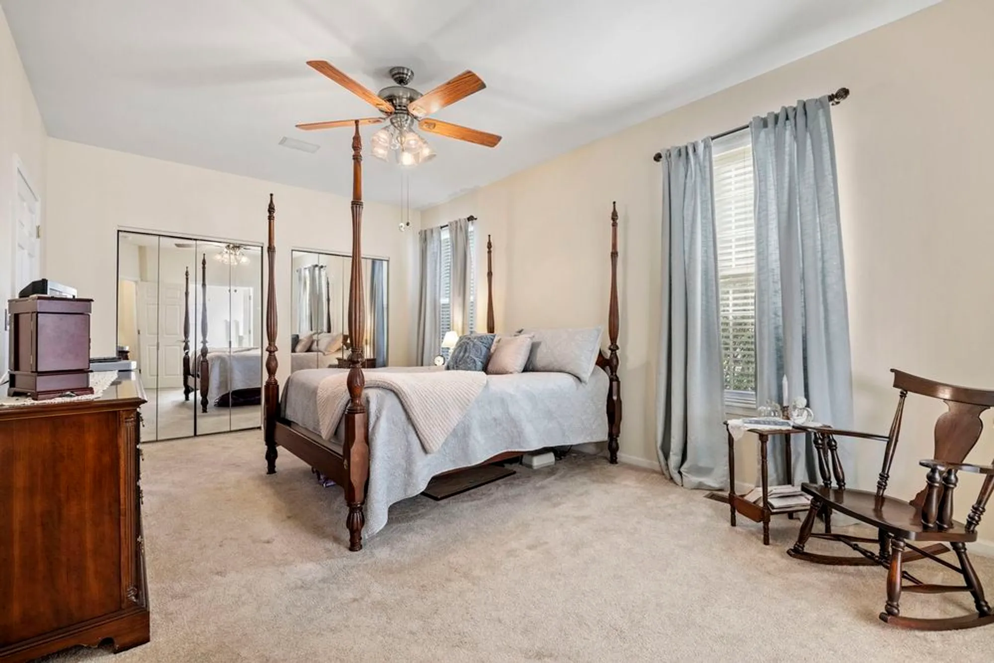 Property Slideshow image 13 of 28 | 16415 grandwood lake dr, Crest Hill, IL, 60403