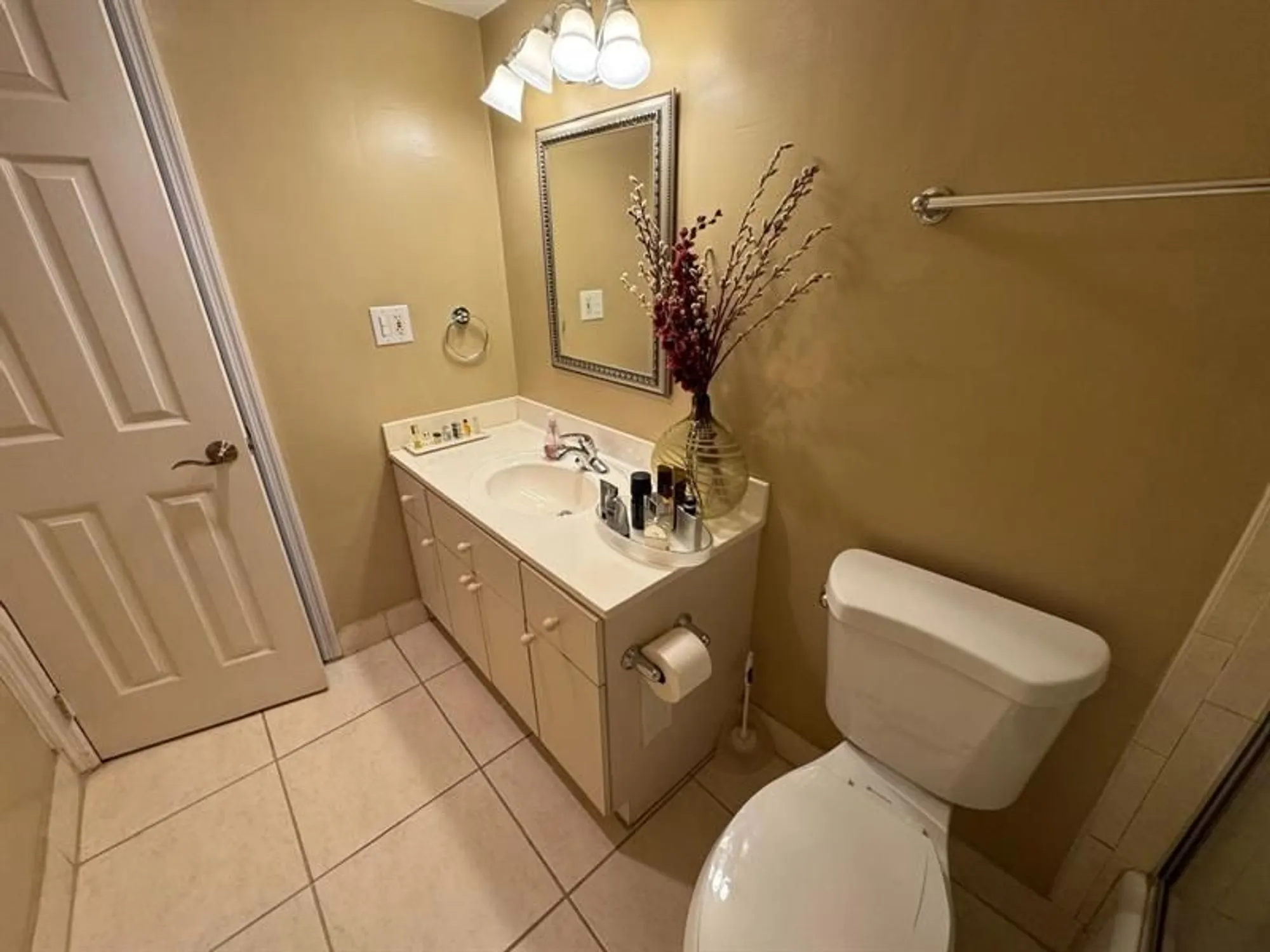 Property Slideshow image 17 of 60 | 900 colony point cir 407, Pembroke Pines, FL, 33026