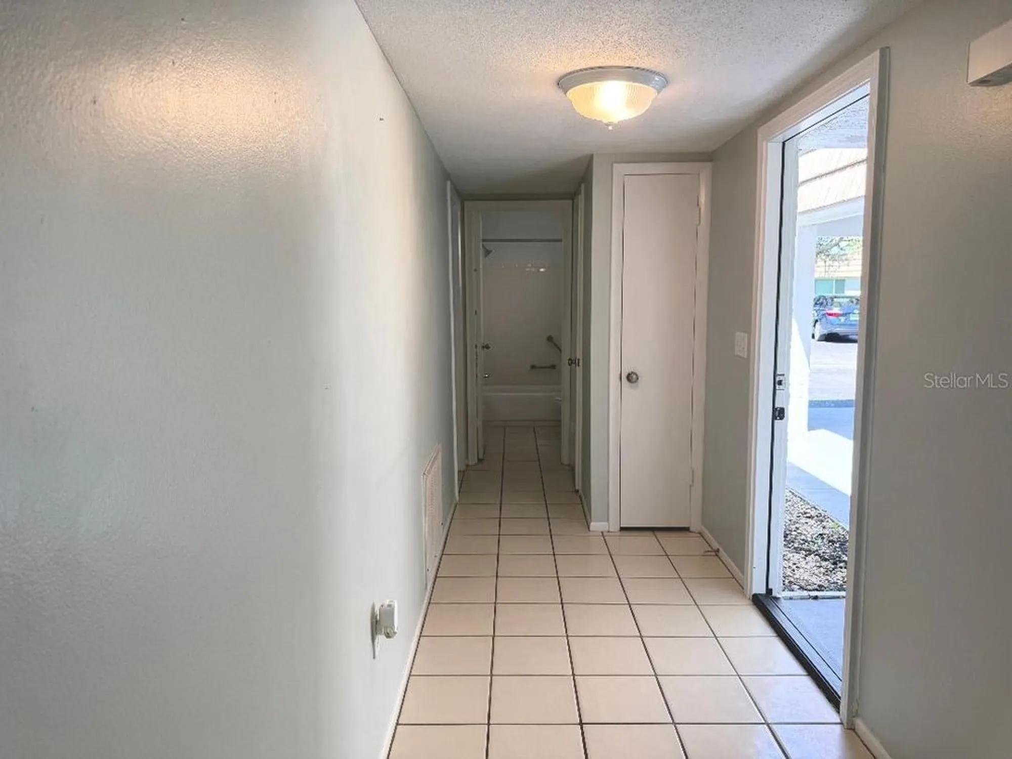 Property Slideshow image 12 of 26 | 5531 riverbluff cir # v9, Sarasota, FL, 34231