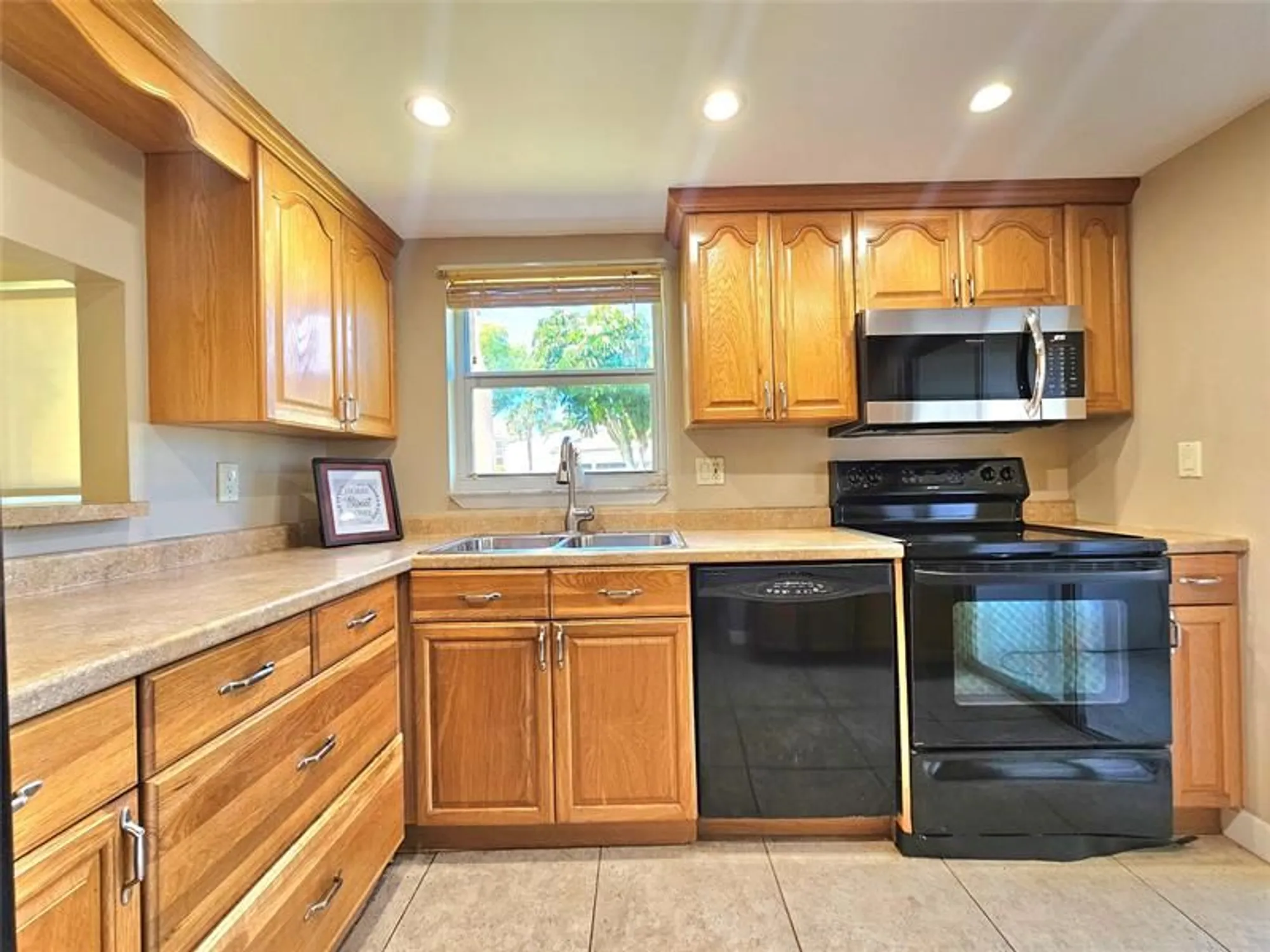 Property Slideshow image 6 of 35 | 6700 royal palm blvd apt 112, Margate, FL, 33063