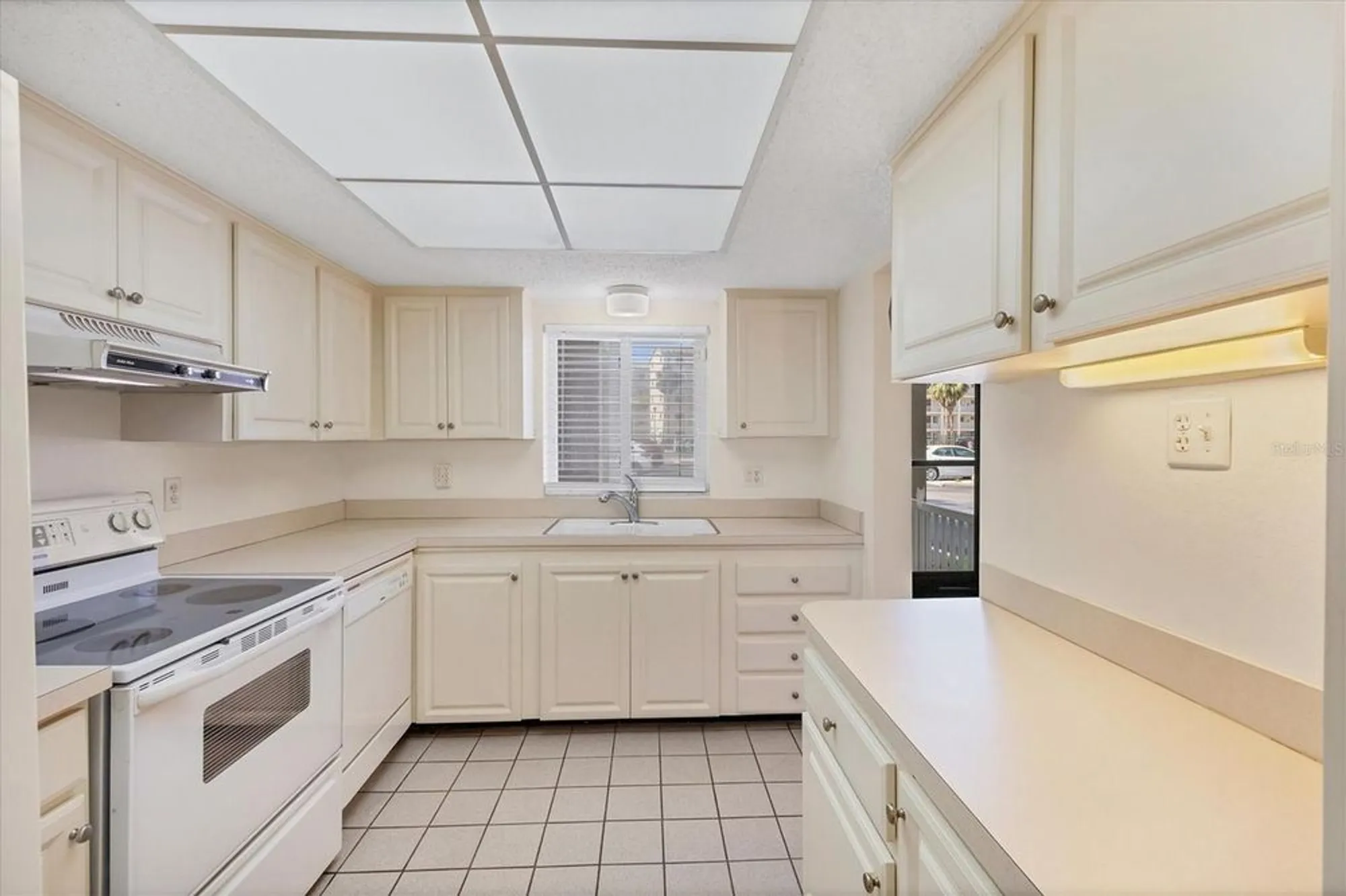 Property Slideshow image 9 of 58 | 3521 lake bayshore dr # 101 j, Bradenton, FL, 34205