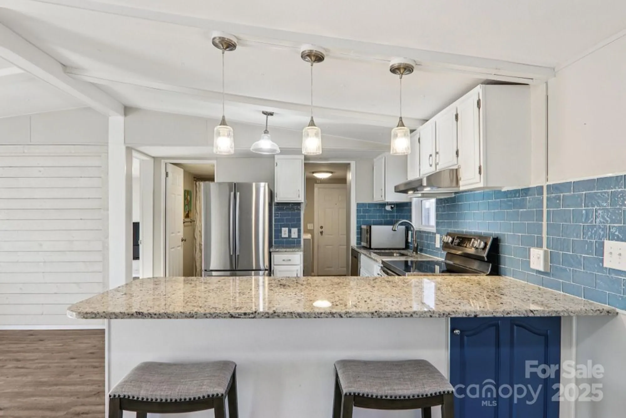 Property Slideshow image 15 of 48 | 302 meadowbrook ct, Hendersonville, NC, 28792