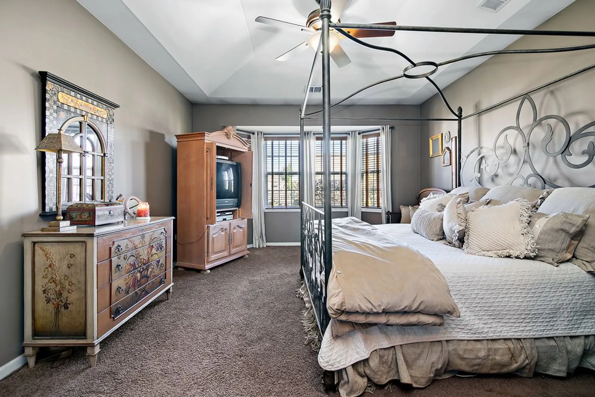 Property Slideshow image 21 of 31 | 17053 mendota dr, Lockport, IL, 60441