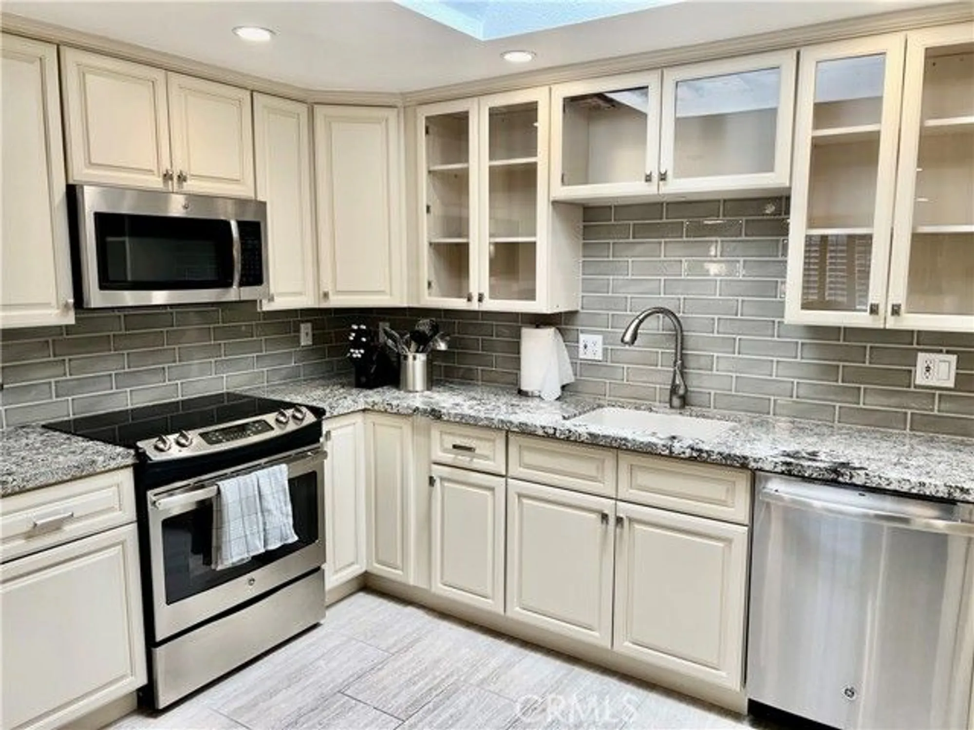 Property Slideshow image 9 of 26 | 13100 shawnee ln # m11 # 208h, Seal Beach, CA, 90740