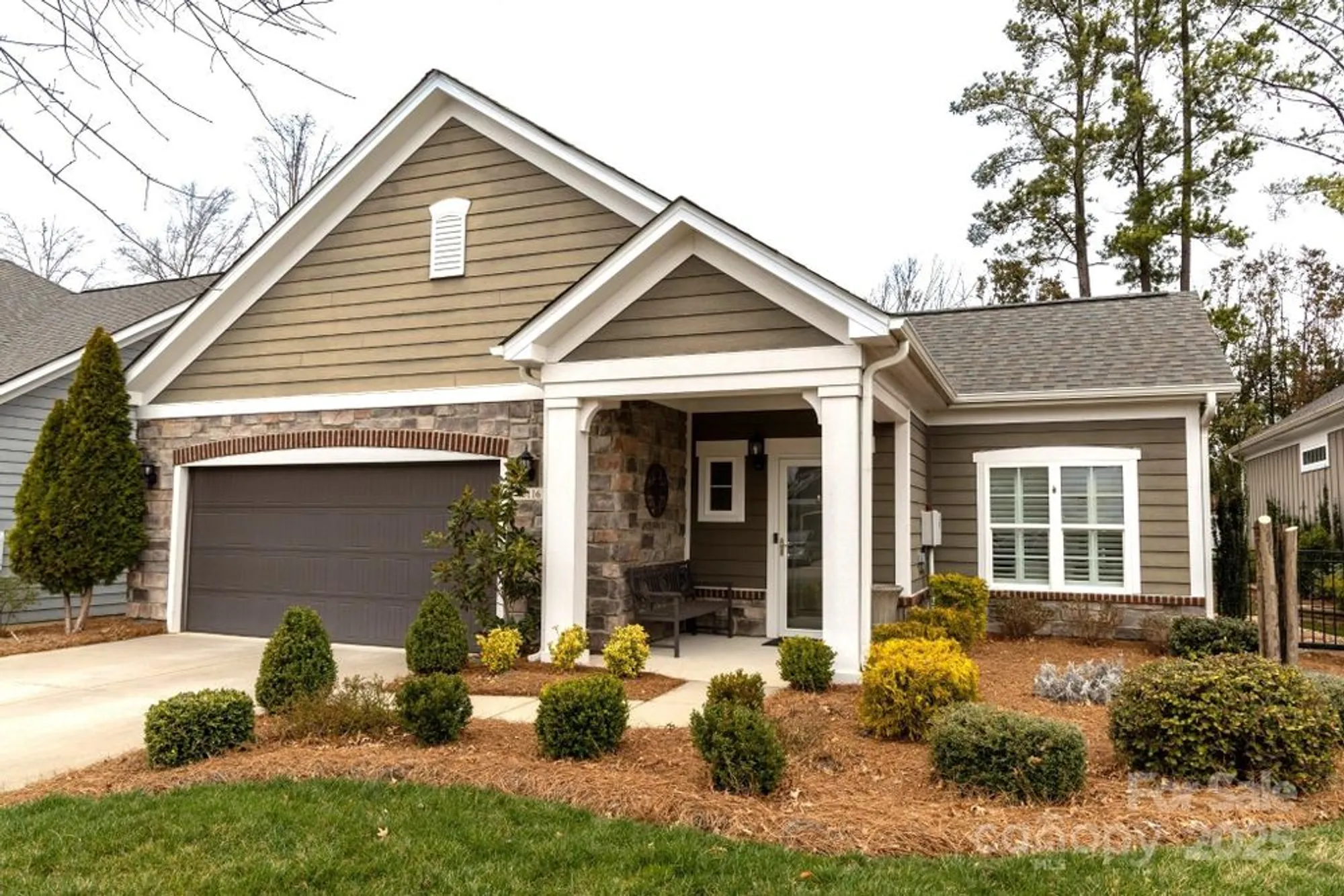 Property Slideshow image 4 of 31 | 16116 lakeside loop ln, Cornelius, NC, 28031