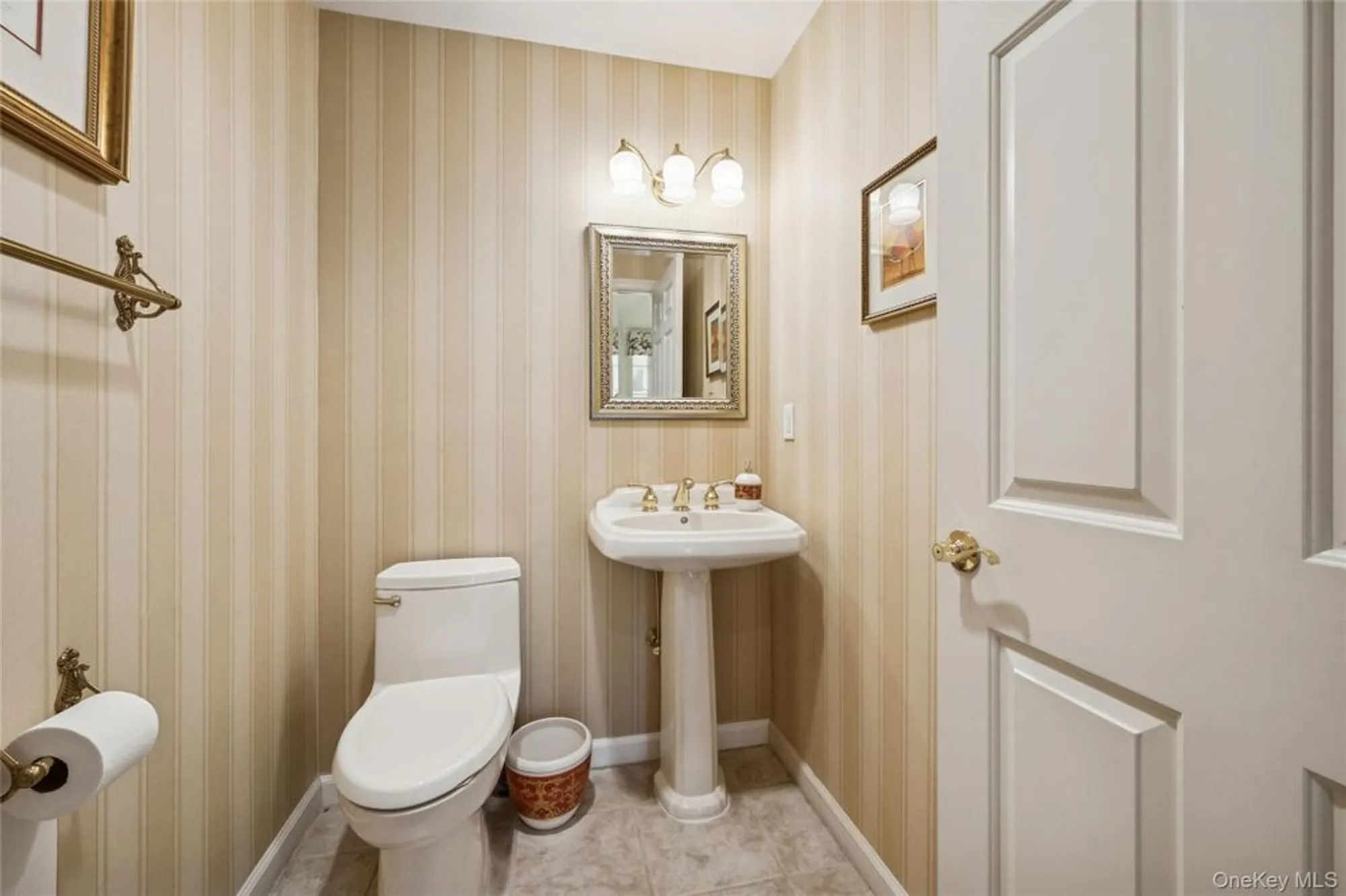 Property Slideshow image 10 of 20 | 652 balfour pl, Melville, NY, 11747