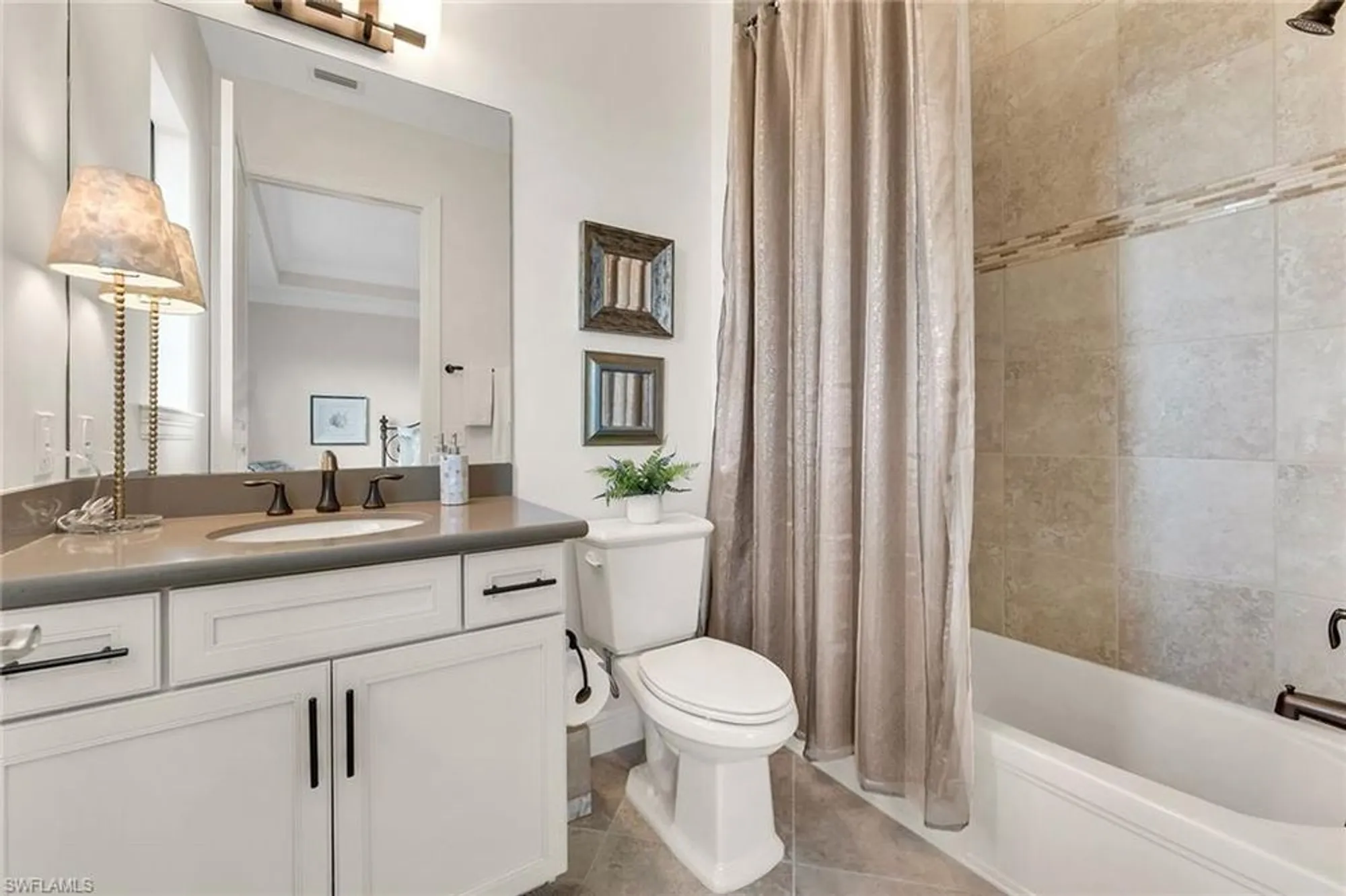 Property Slideshow image 17 of 28 | 4711 via del corso ln 402, Bonita Springs, FL, 34134