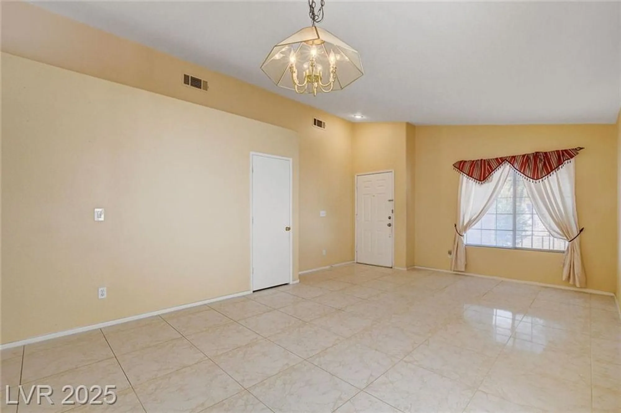 Property Slideshow image 9 of 40 | 5524 morningcross st, Las Vegas, NV, 89130