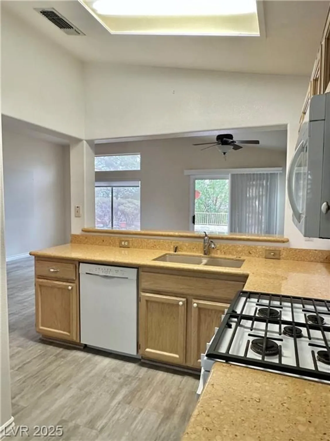 Property Slideshow image 9 of 26 | 466 edgefield ridge pl, Henderson, NV, 89012