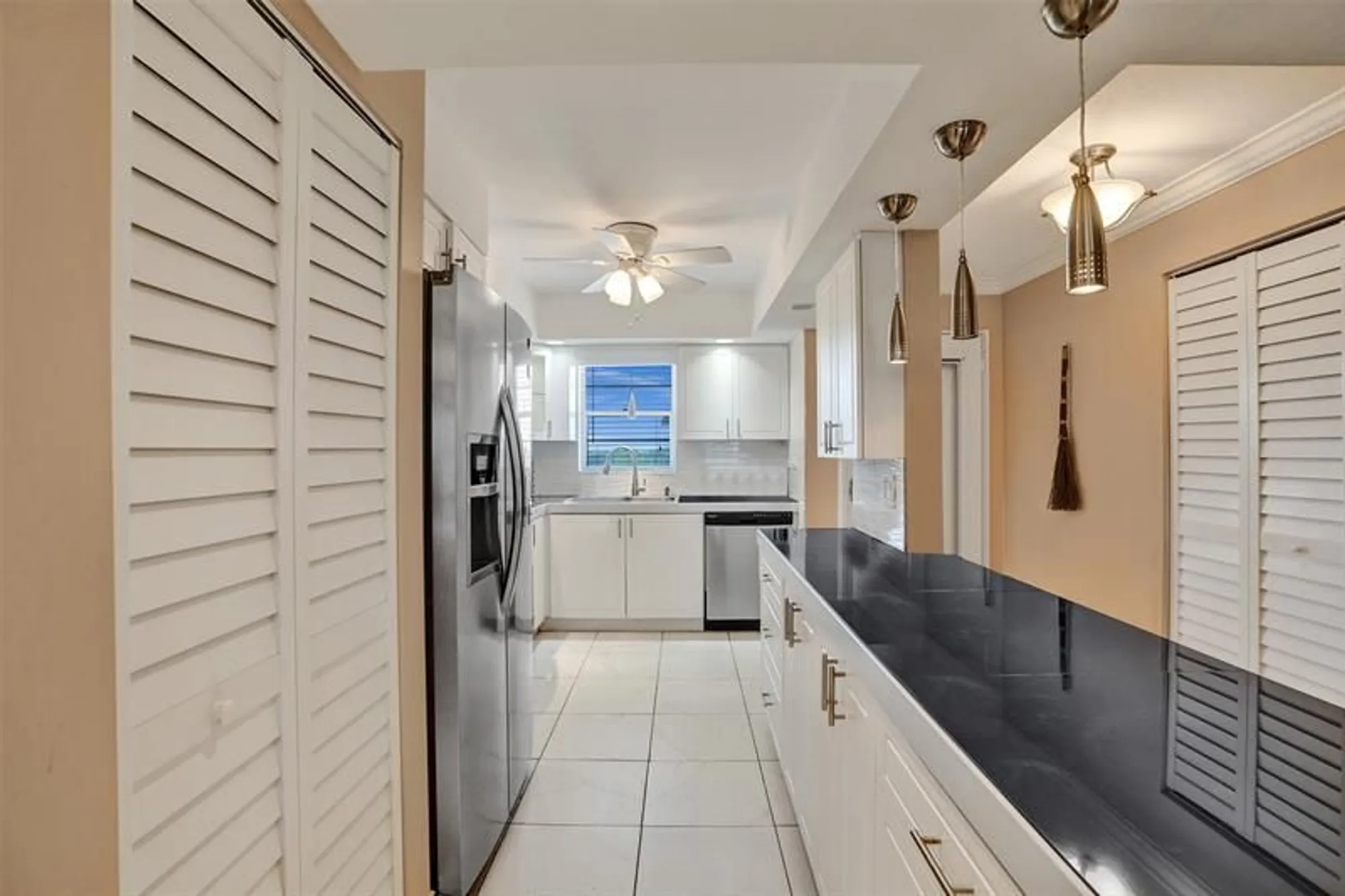 Property Slideshow image 9 of 48 | 5860 nw 44th st 603, Lauderhill, FL, 33319